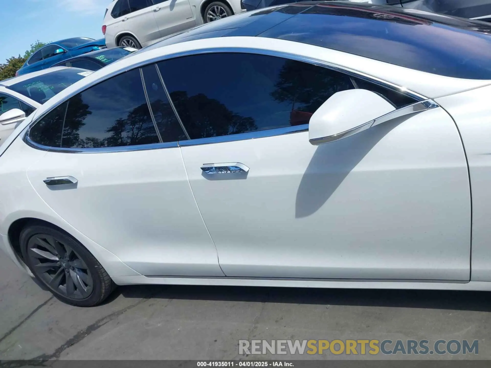 13 fotografías del automóvil dañado 5YJSA1E21KF299976 TESLA MODEL S 2019