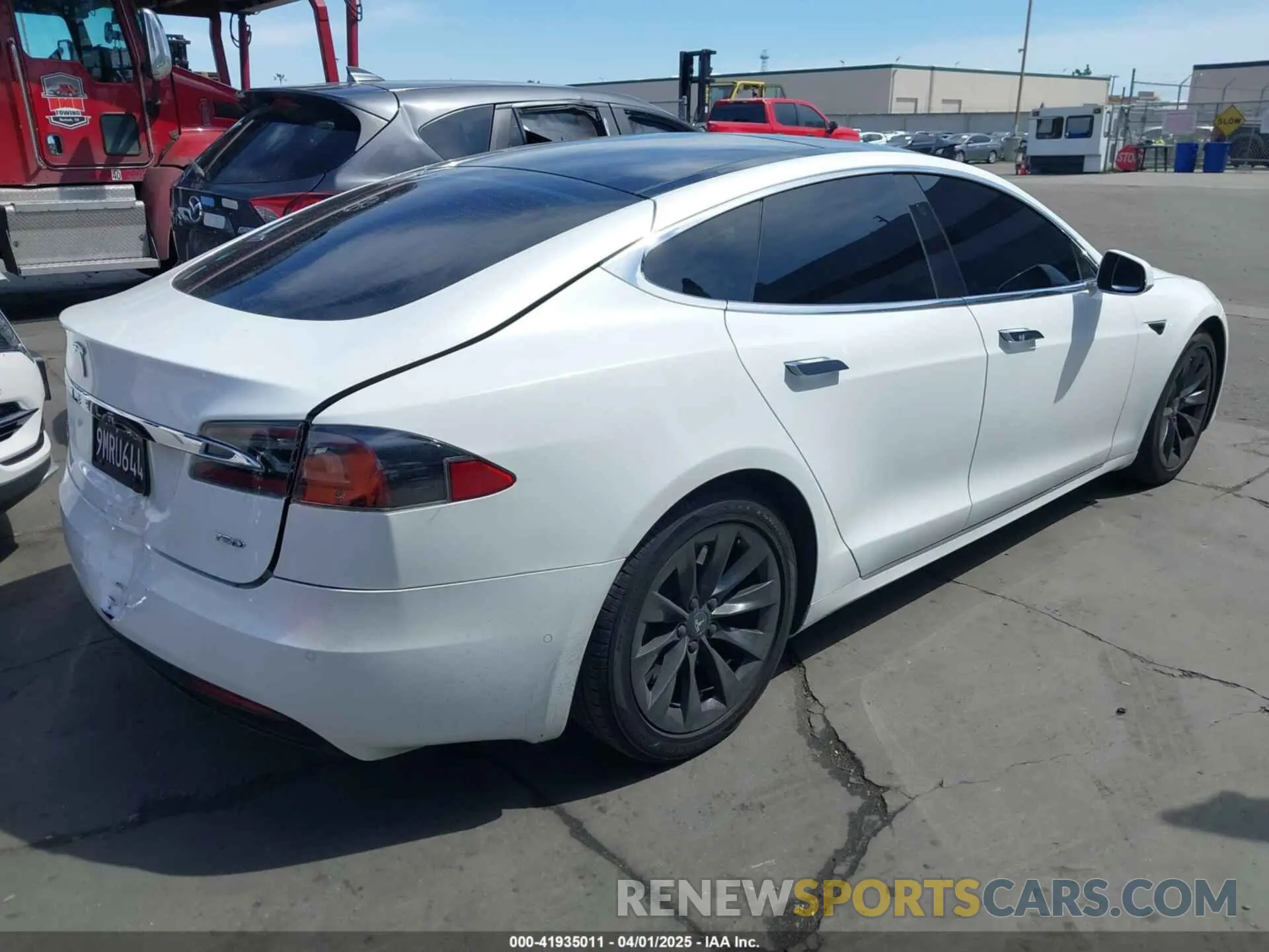 4 fotografías del automóvil dañado 5YJSA1E21KF299976 TESLA MODEL S 2019