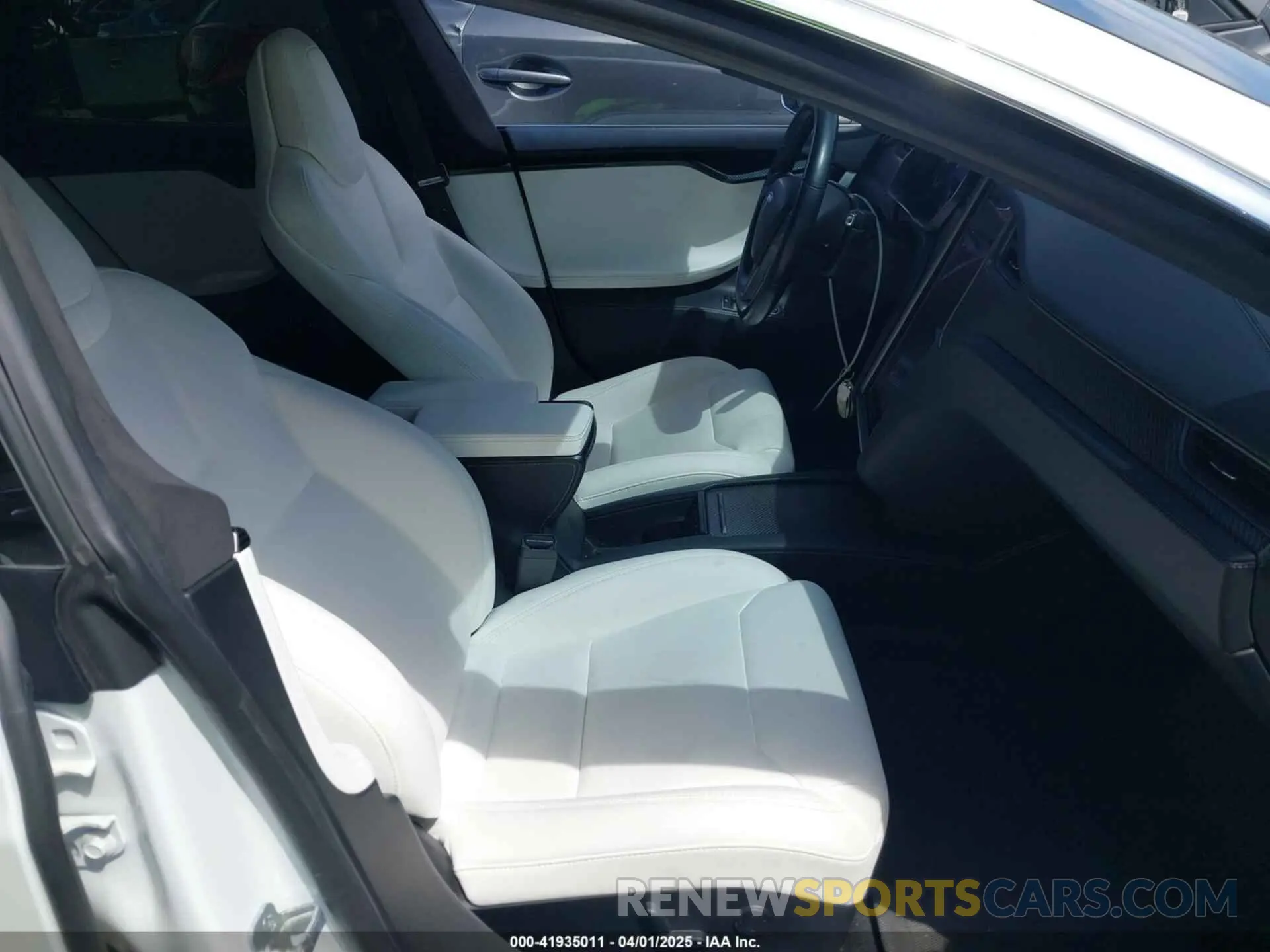 5 fotografías del automóvil dañado 5YJSA1E21KF299976 TESLA MODEL S 2019