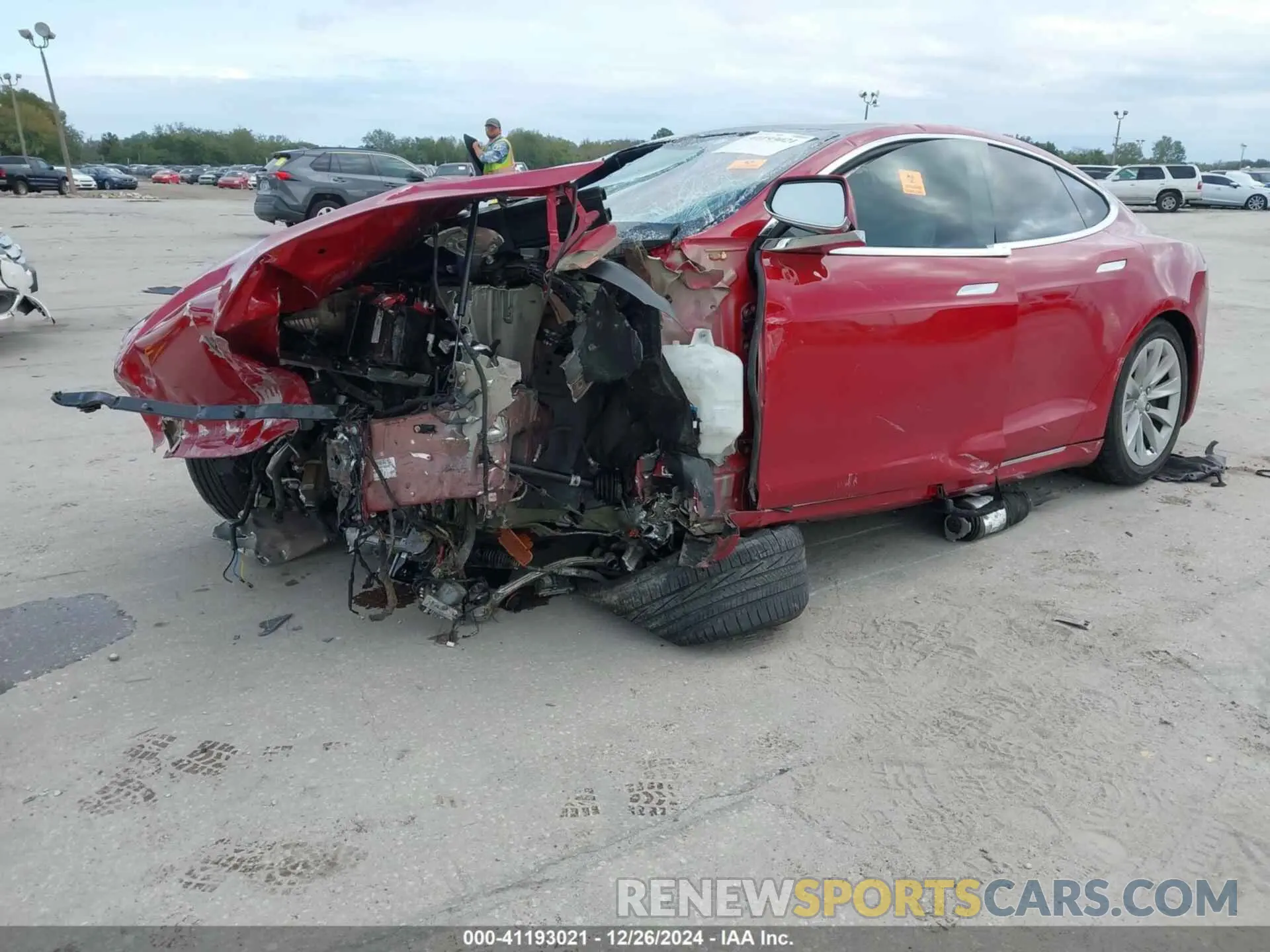 2 fotografías del automóvil dañado 5YJSA1E21KF304075 TESLA MODEL S 2019