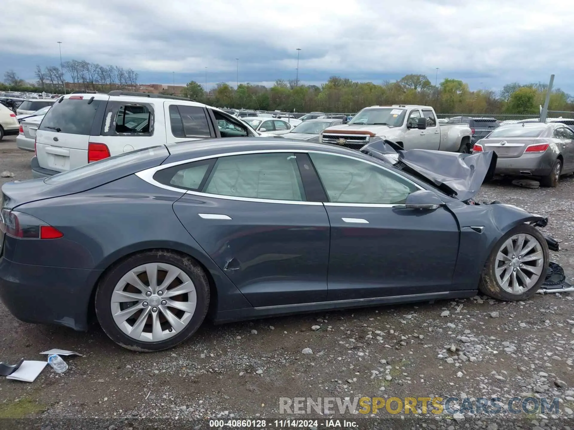 13 fotografías del automóvil dañado 5YJSA1E22KF302951 TESLA MODEL S 2019