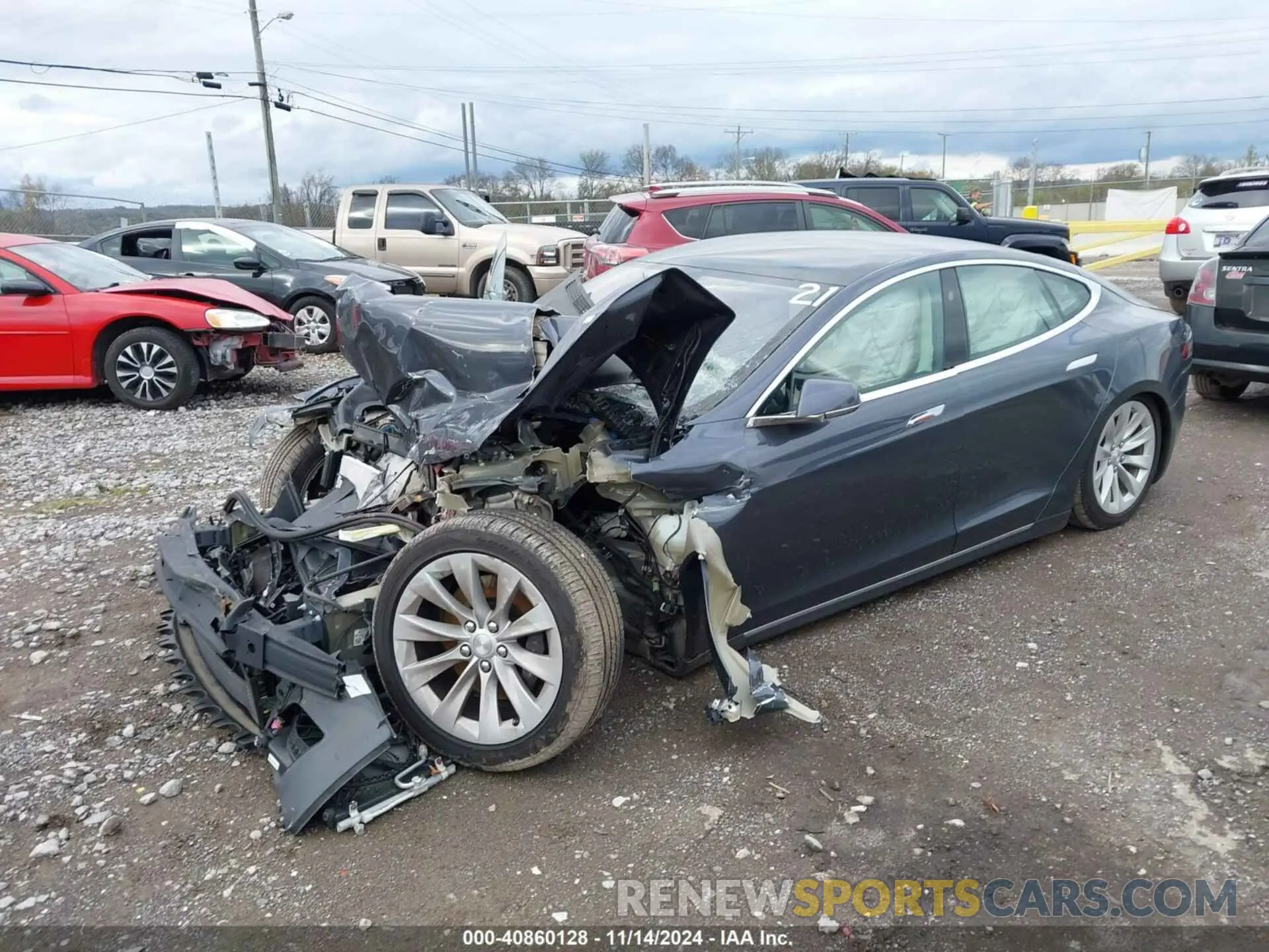 2 fotografías del automóvil dañado 5YJSA1E22KF302951 TESLA MODEL S 2019
