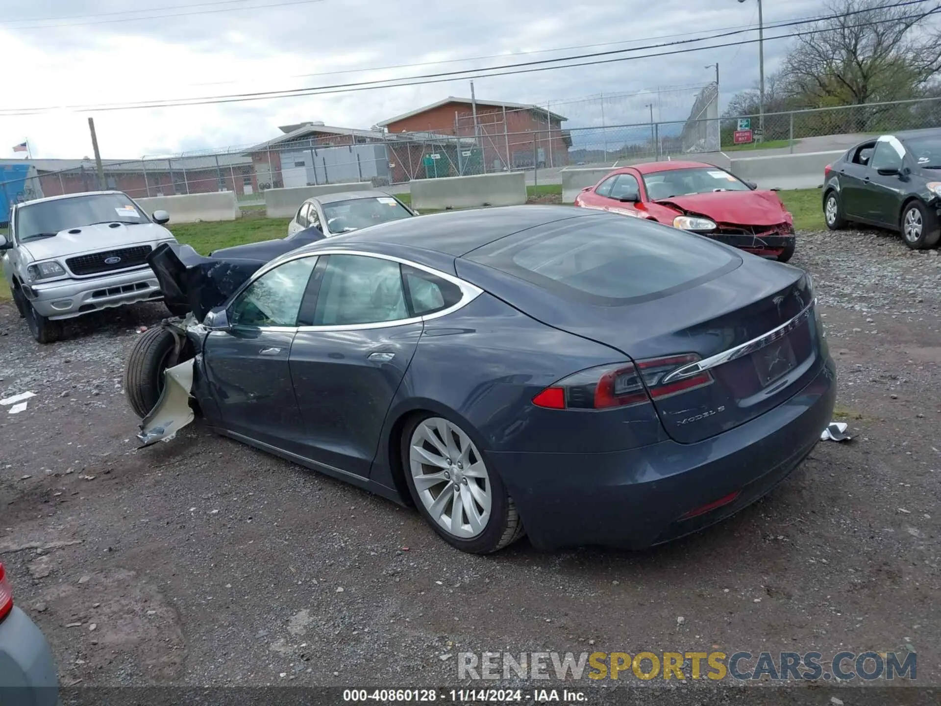 3 fotografías del automóvil dañado 5YJSA1E22KF302951 TESLA MODEL S 2019