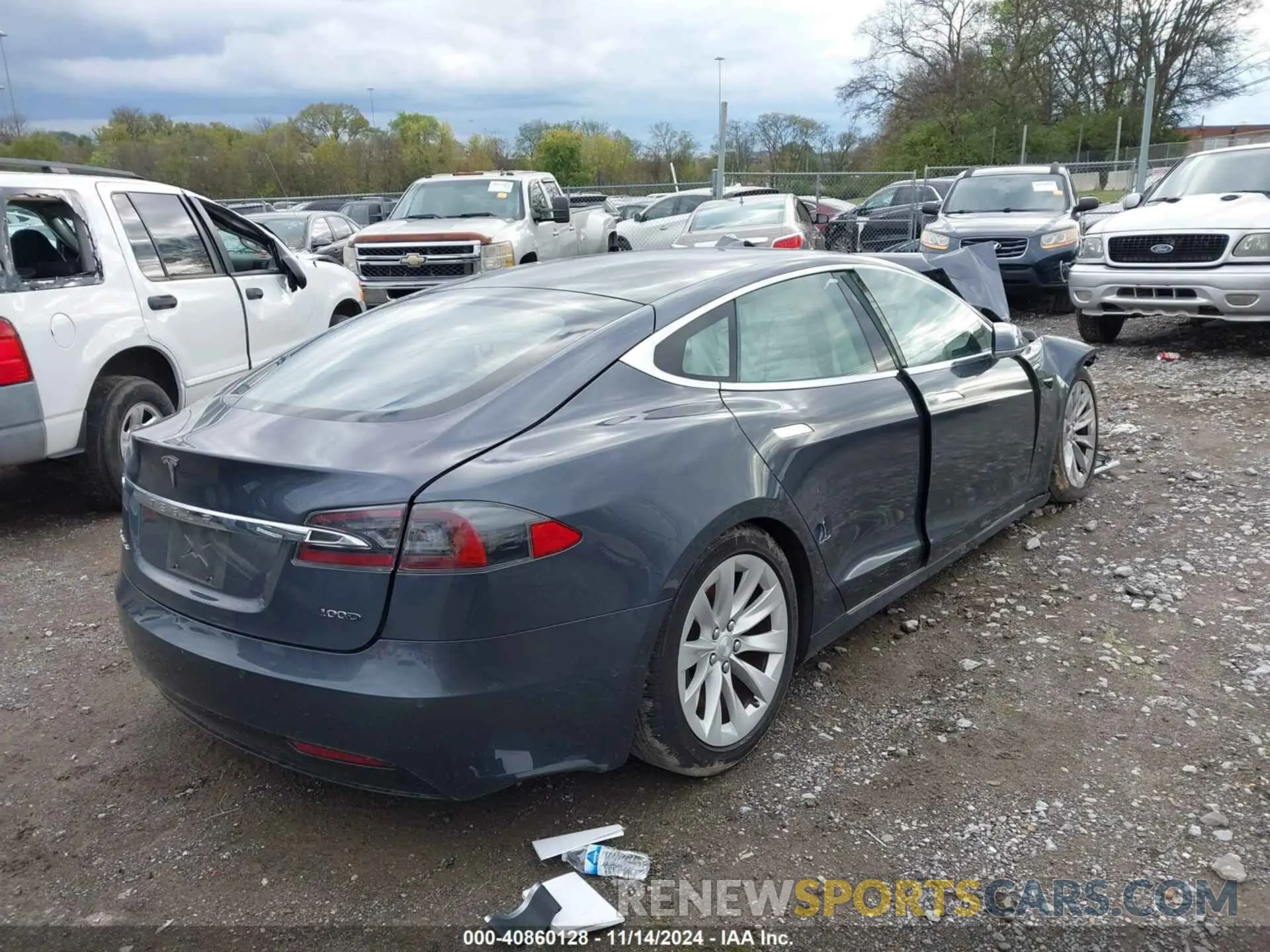 4 fotografías del automóvil dañado 5YJSA1E22KF302951 TESLA MODEL S 2019