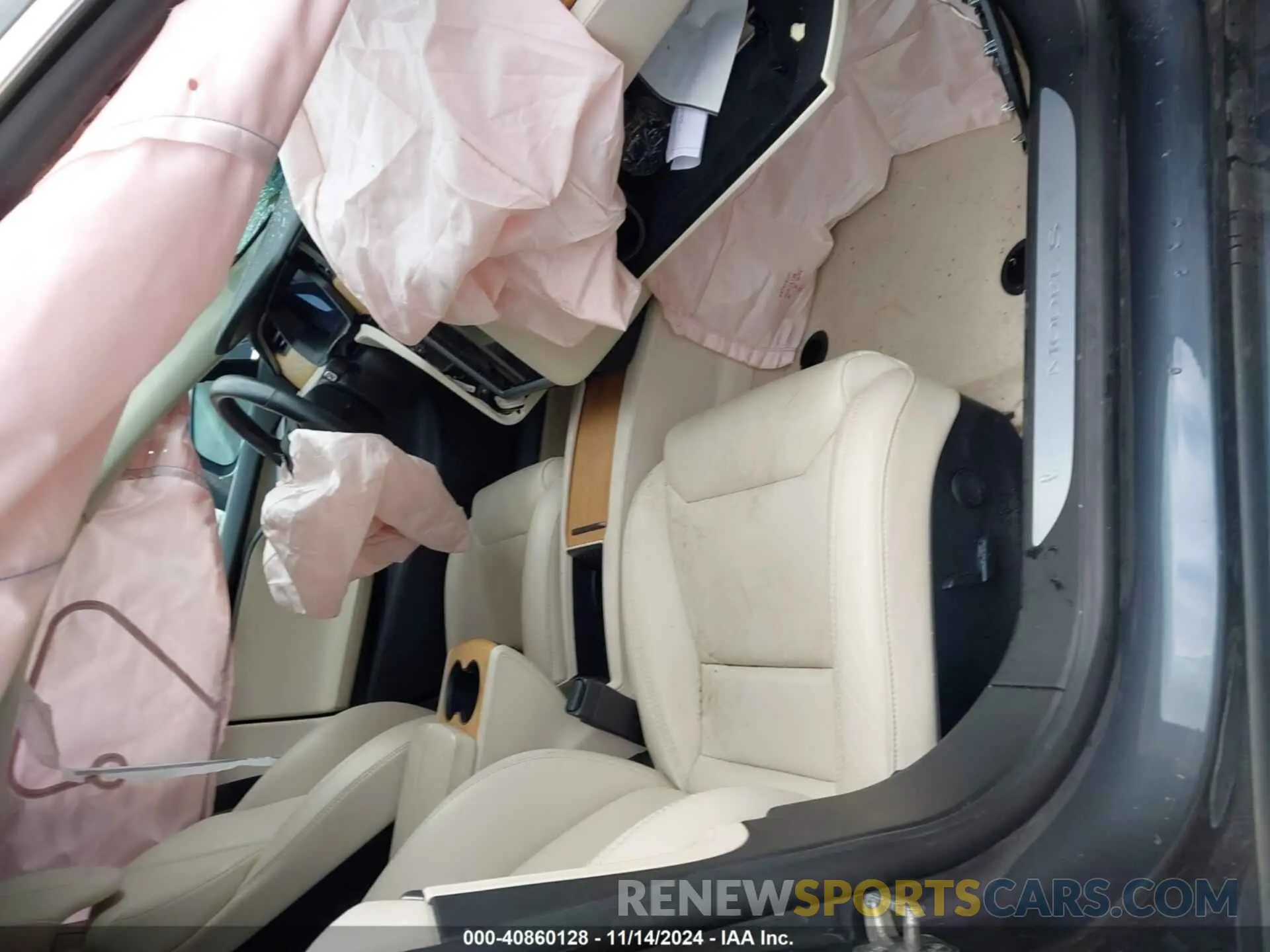 5 fotografías del automóvil dañado 5YJSA1E22KF302951 TESLA MODEL S 2019