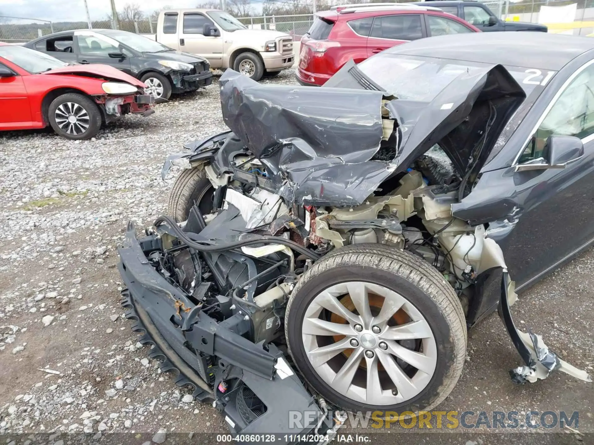 6 fotografías del automóvil dañado 5YJSA1E22KF302951 TESLA MODEL S 2019