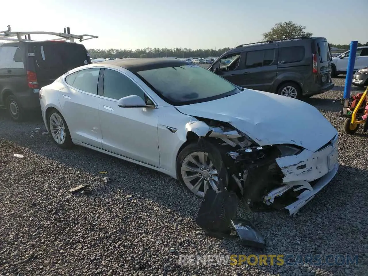 4 fotografías del automóvil dañado 5YJSA1E23KF305194 TESLA MODEL S 2019