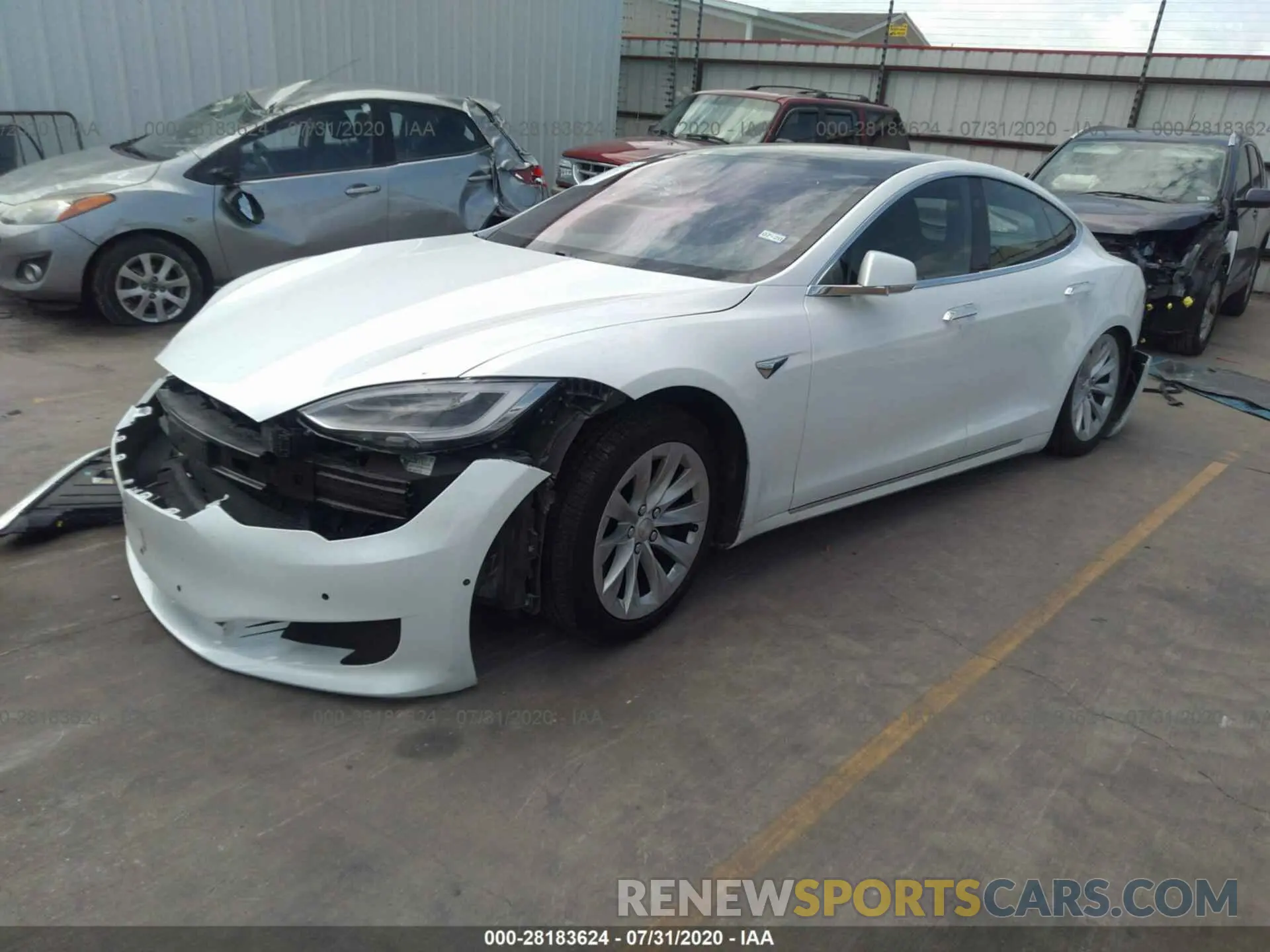 2 fotografías del automóvil dañado 5YJSA1E23KF332461 TESLA MODEL S 2019