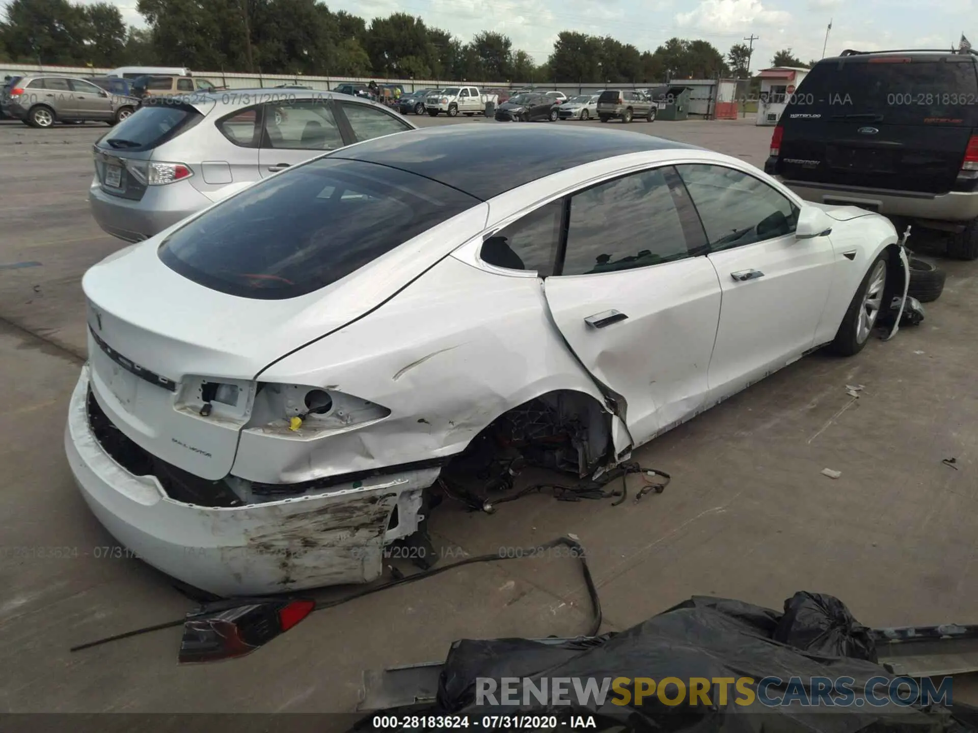 4 fotografías del automóvil dañado 5YJSA1E23KF332461 TESLA MODEL S 2019