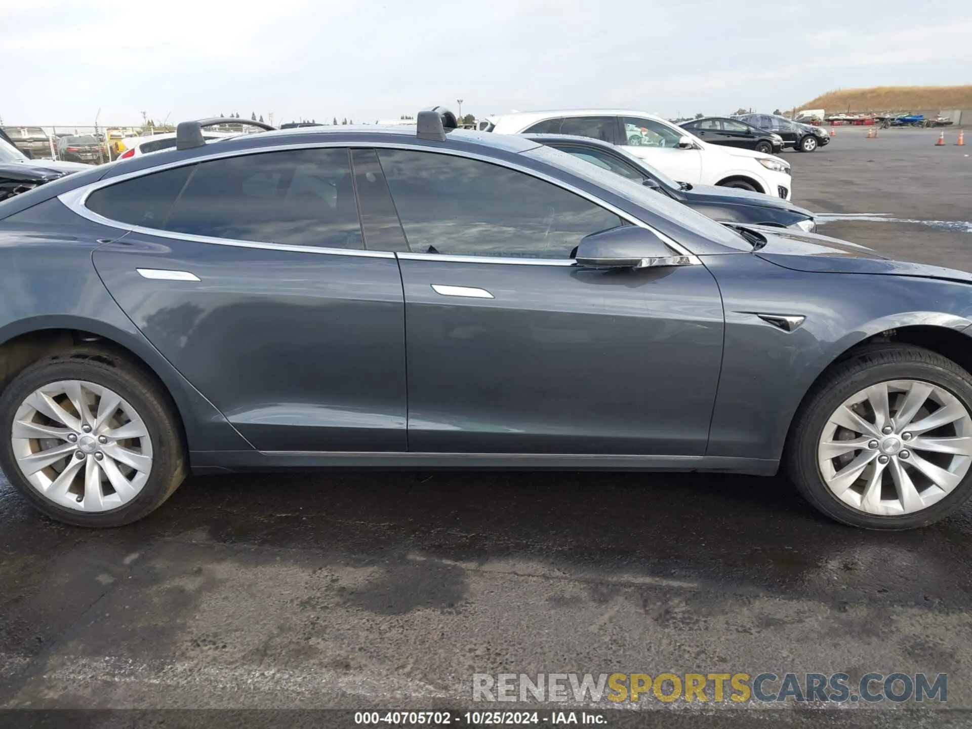 14 fotografías del automóvil dañado 5YJSA1E24KF305074 TESLA MODEL S 2019