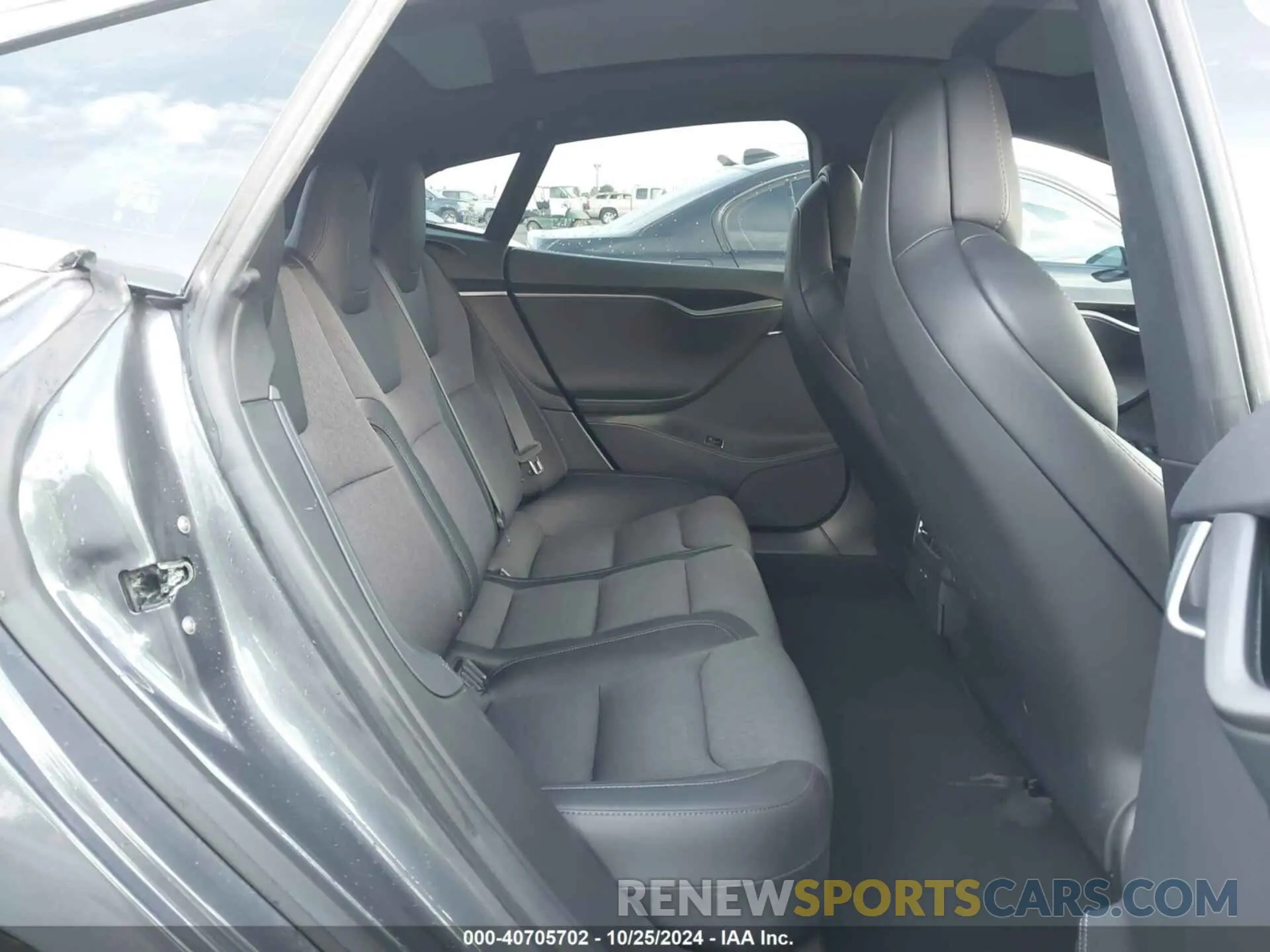 8 fotografías del automóvil dañado 5YJSA1E24KF305074 TESLA MODEL S 2019