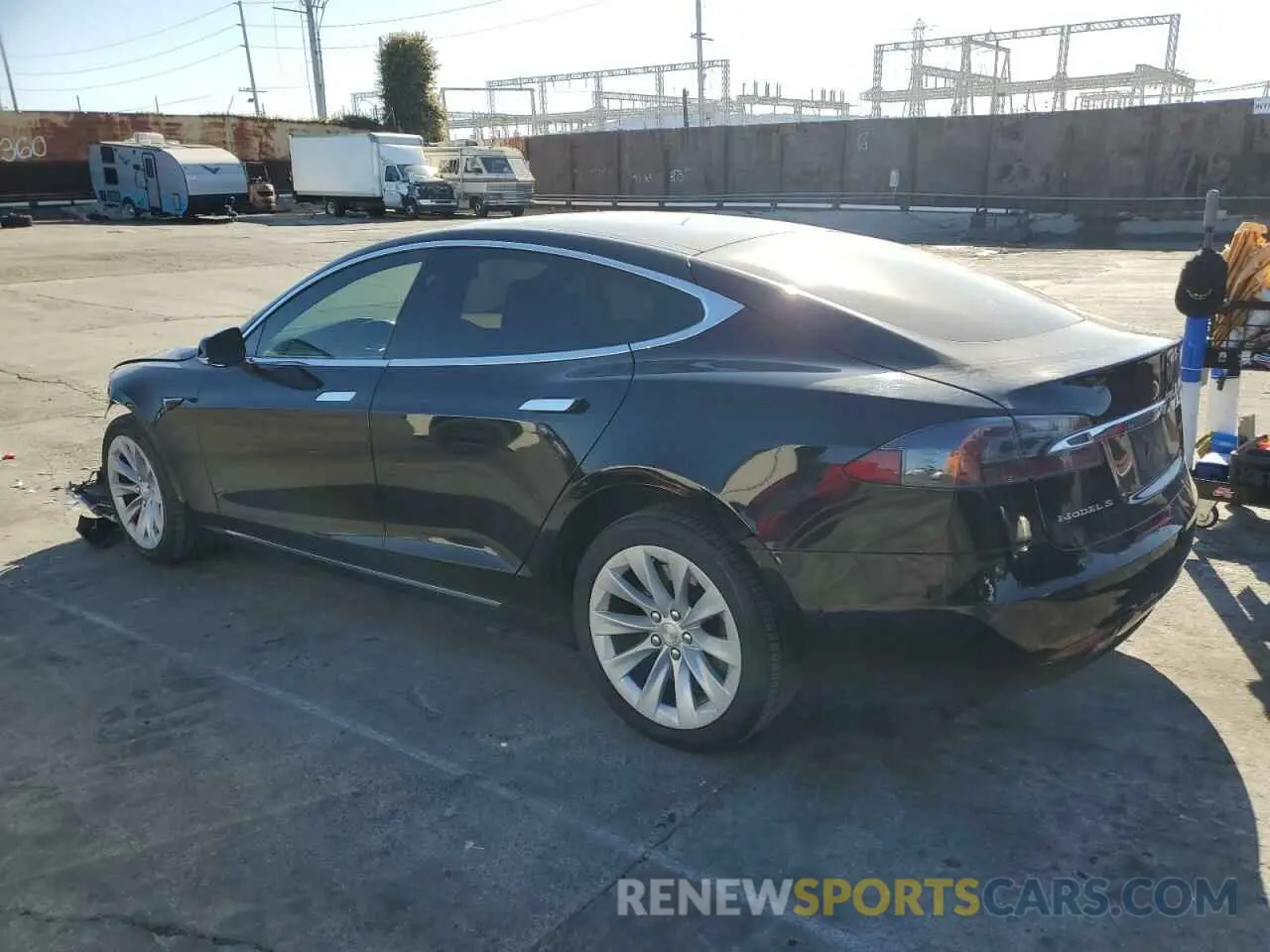 2 fotografías del automóvil dañado 5YJSA1E25KF299740 TESLA MODEL S 2019