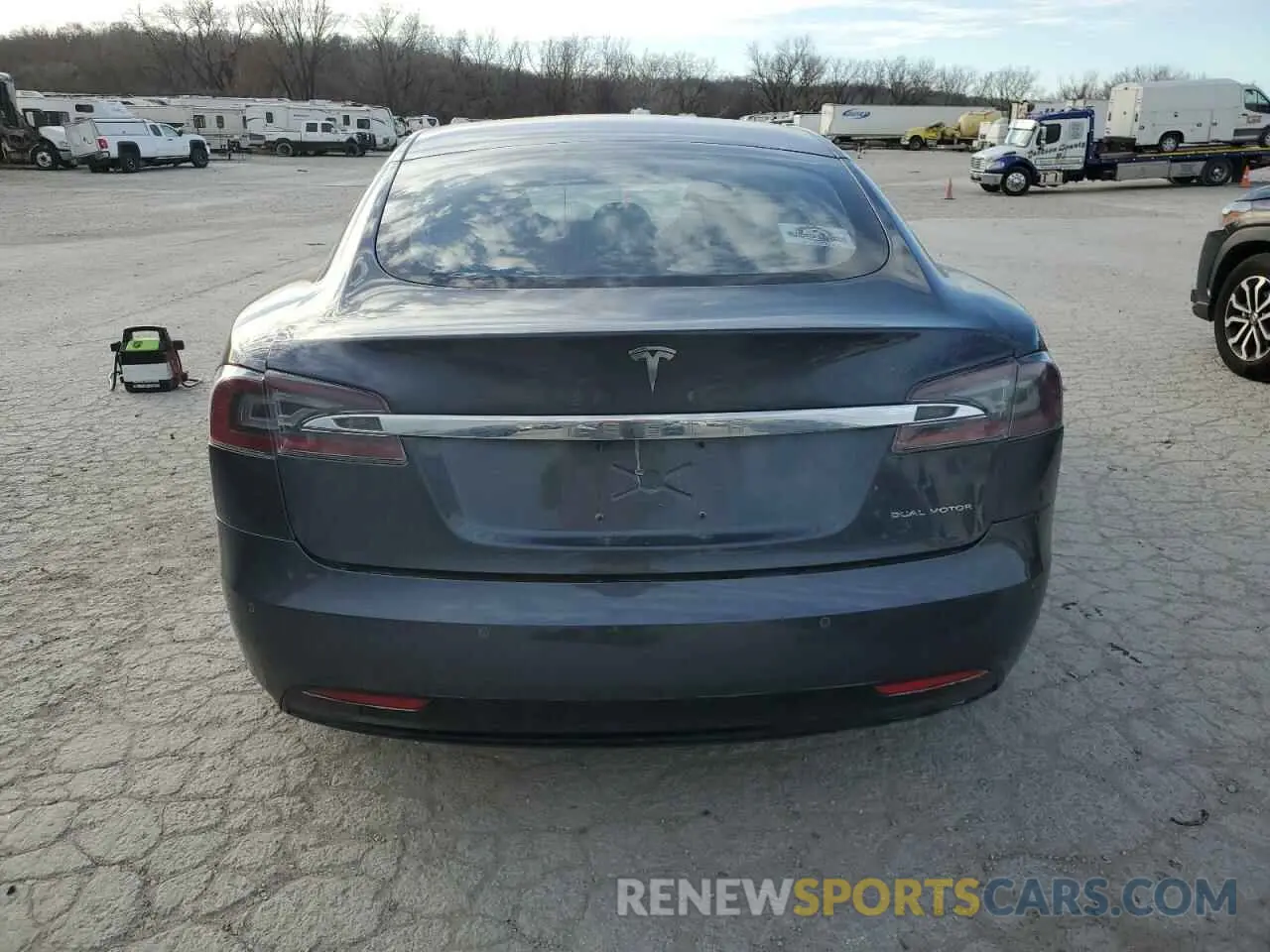 6 fotografías del automóvil dañado 5YJSA1E26KF311684 TESLA MODEL S 2019