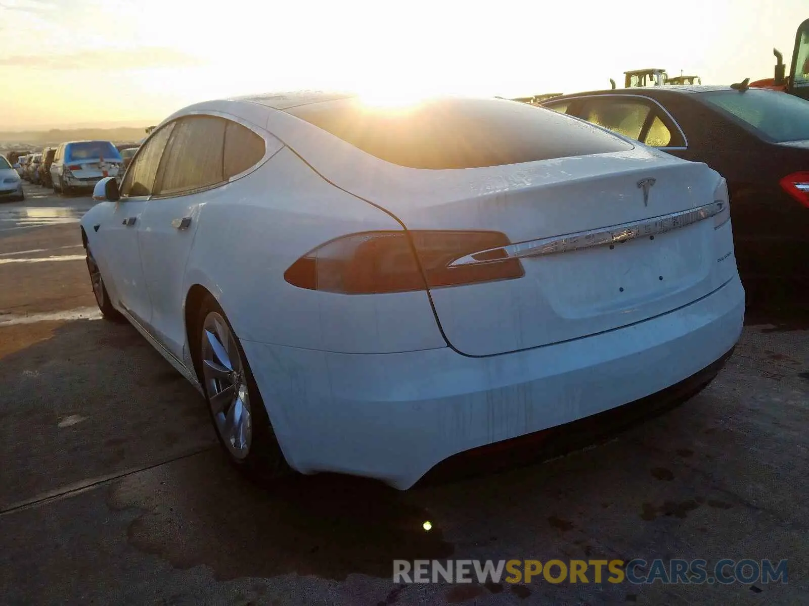 3 fotografías del automóvil dañado 5YJSA1E27KF347836 TESLA MODEL S 2019