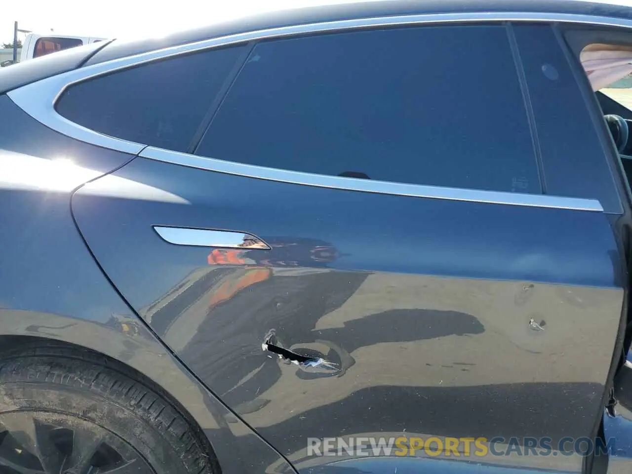 10 fotografías del automóvil dañado 5YJSA1E28KF295746 TESLA MODEL S 2019