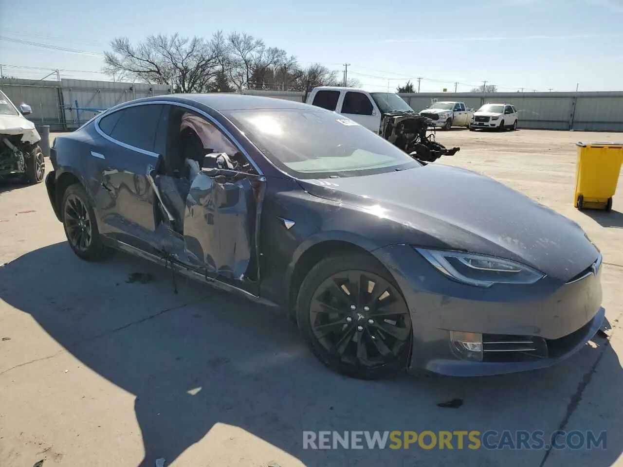 4 fotografías del automóvil dañado 5YJSA1E28KF295746 TESLA MODEL S 2019