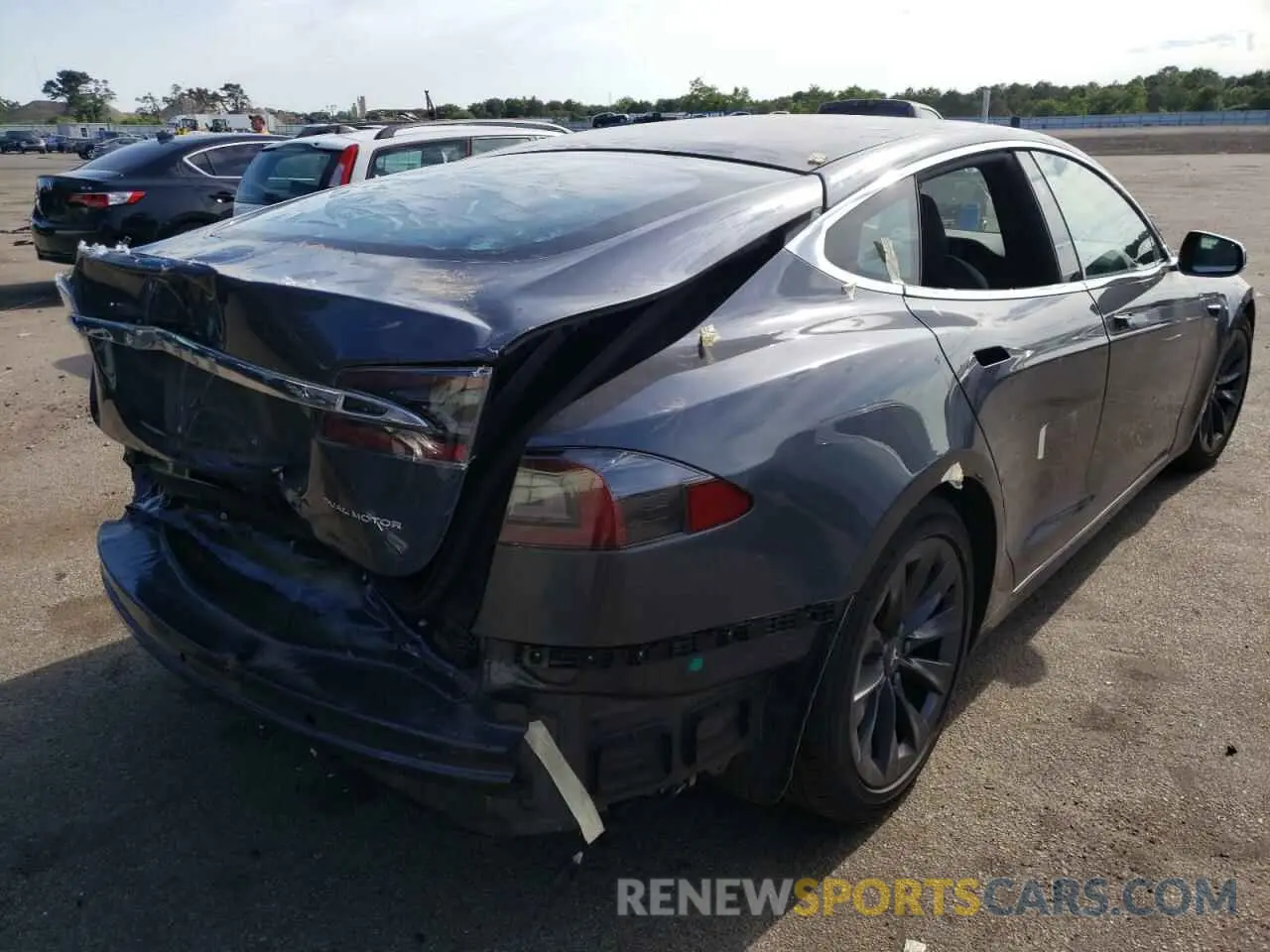 4 fotografías del automóvil dañado 5YJSA1E28KF339292 TESLA MODEL S 2019