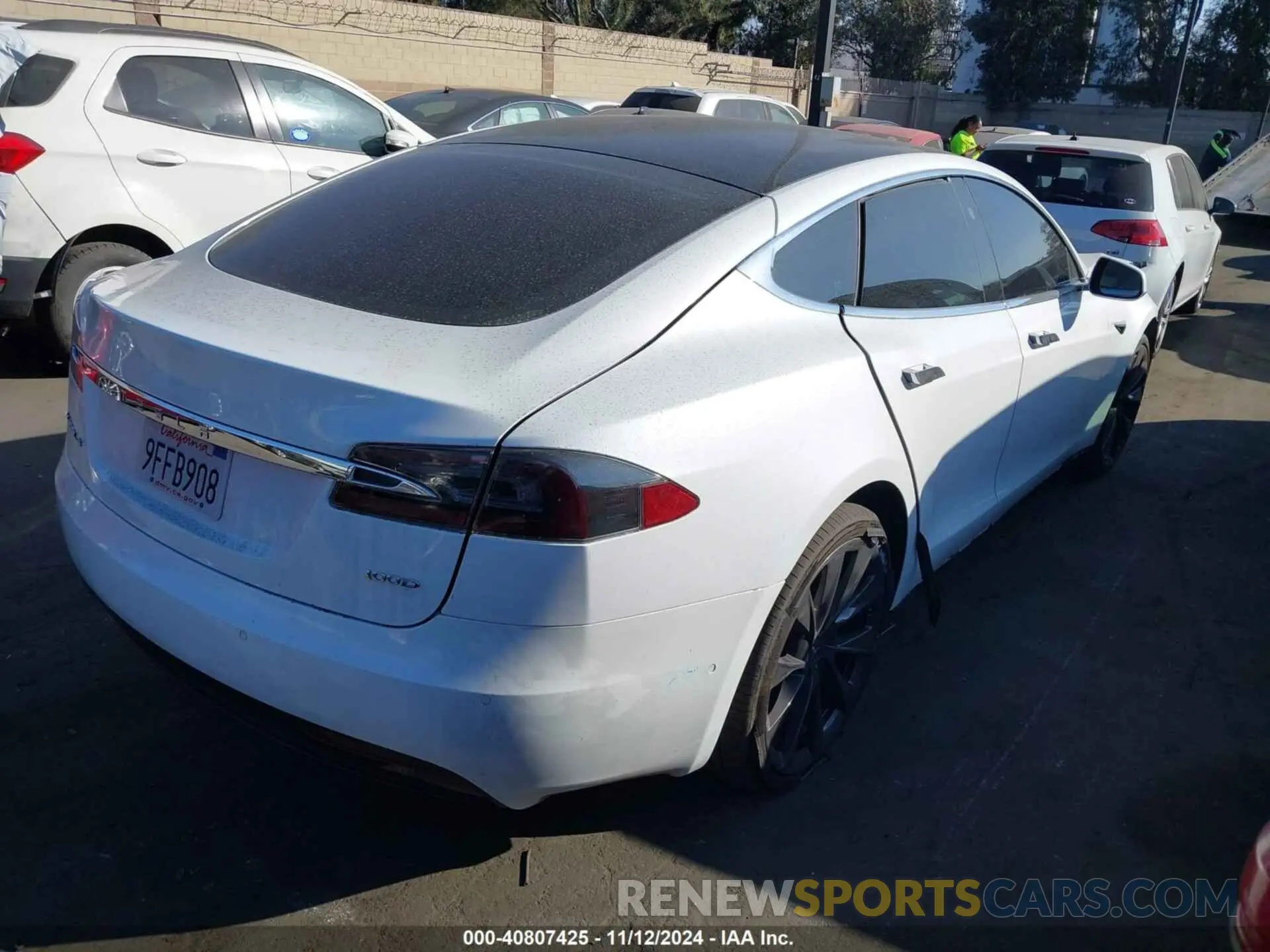 4 fotografías del automóvil dañado 5YJSA1E29KF309492 TESLA MODEL S 2019