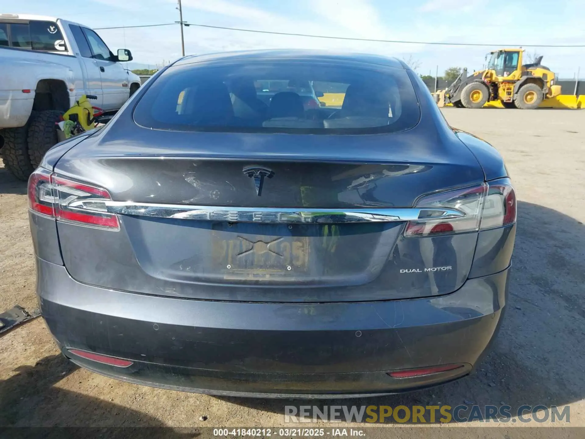 17 fotografías del automóvil dañado 5YJSA1E29KF348051 TESLA MODEL S 2019