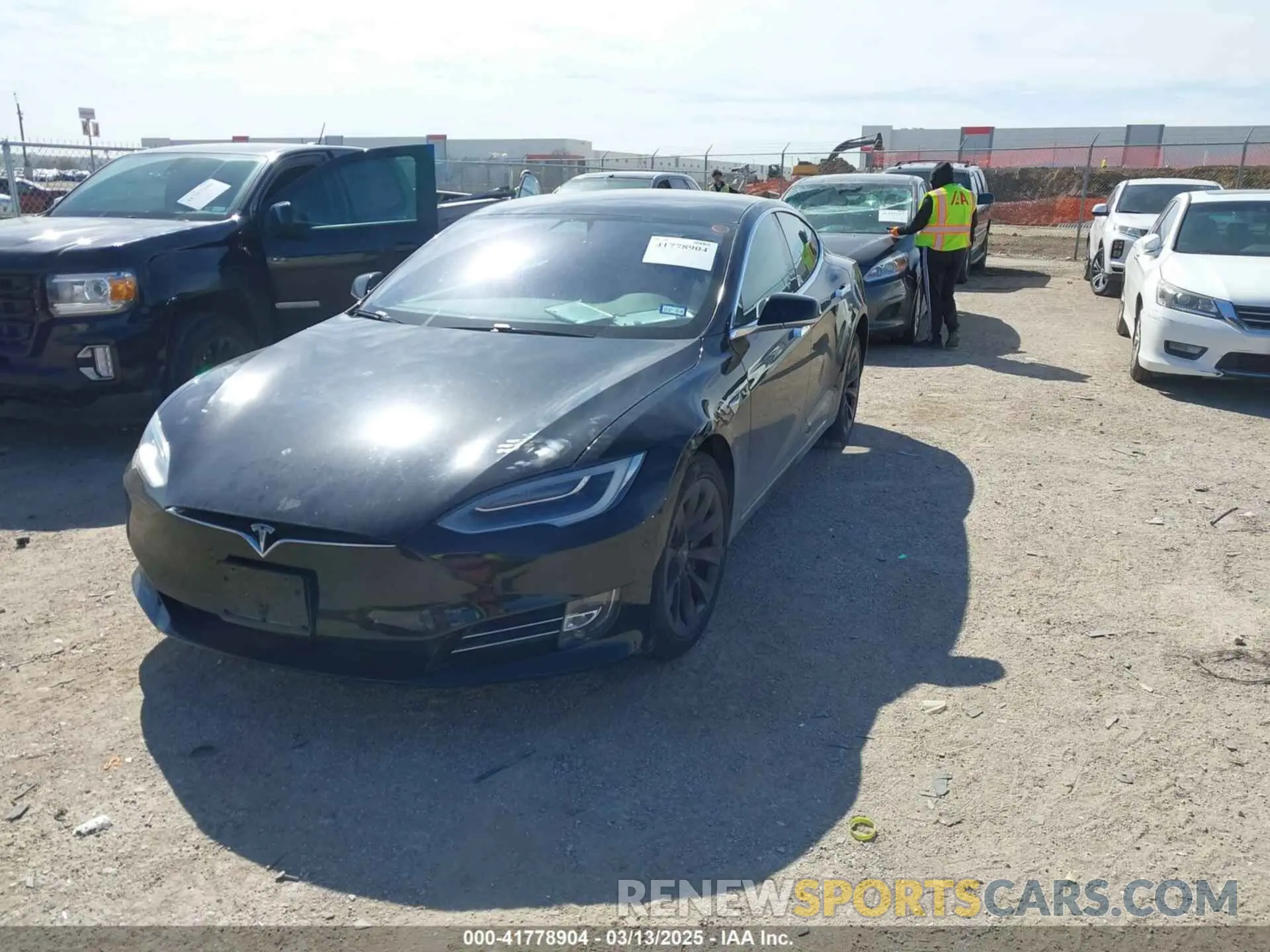 2 fotografías del automóvil dañado 5YJSA1E49KF338914 TESLA MODEL S 2019