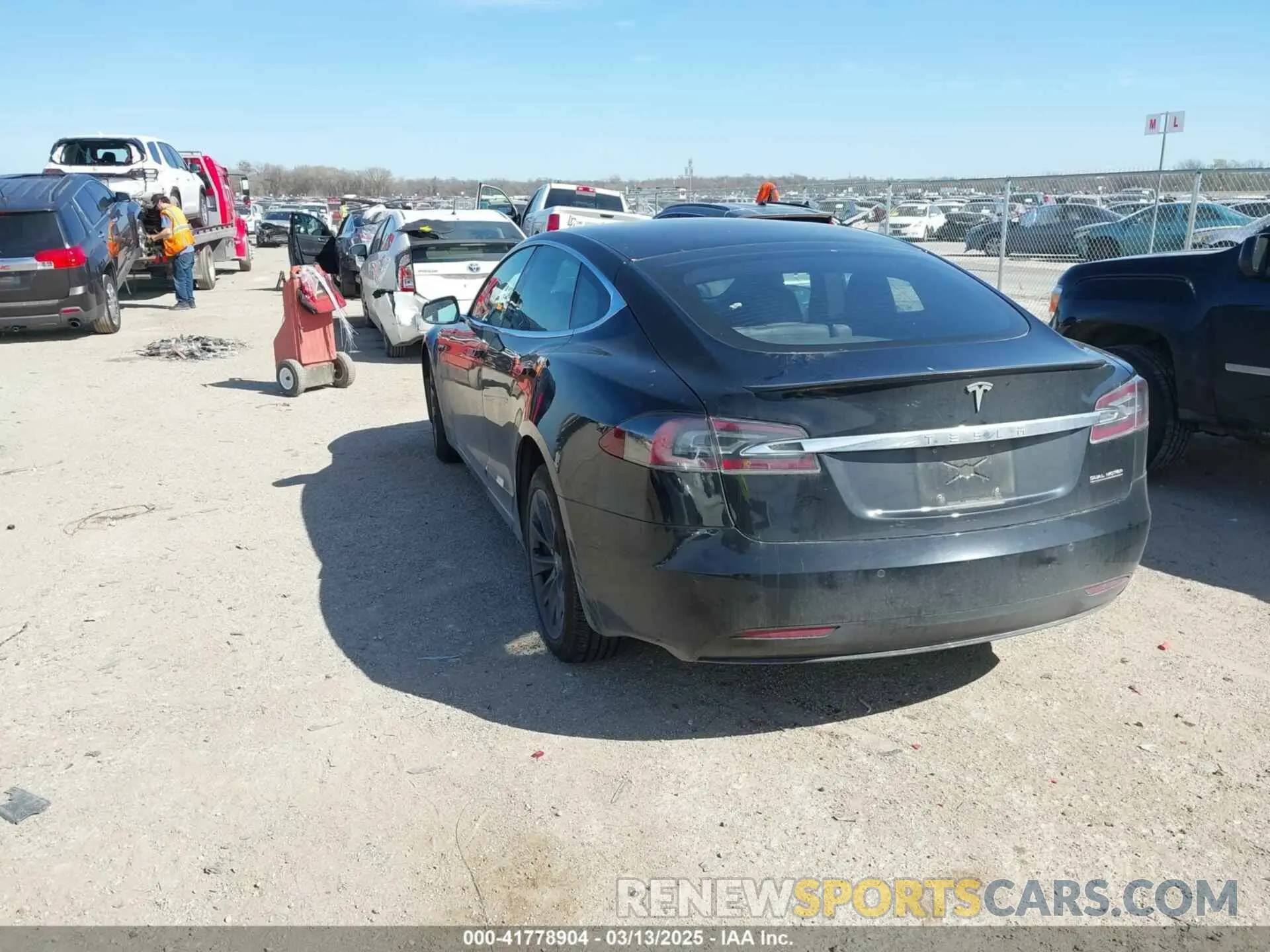 3 fotografías del automóvil dañado 5YJSA1E49KF338914 TESLA MODEL S 2019