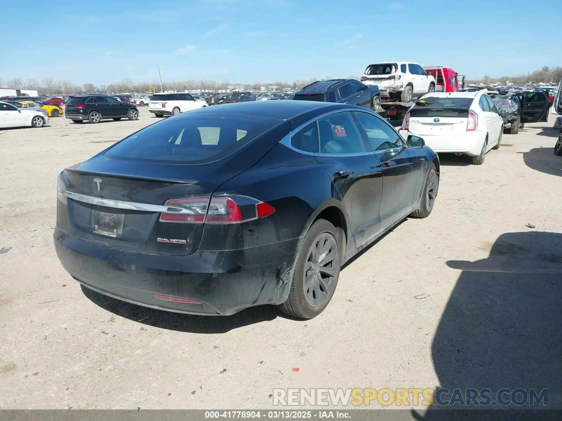 4 fotografías del automóvil dañado 5YJSA1E49KF338914 TESLA MODEL S 2019