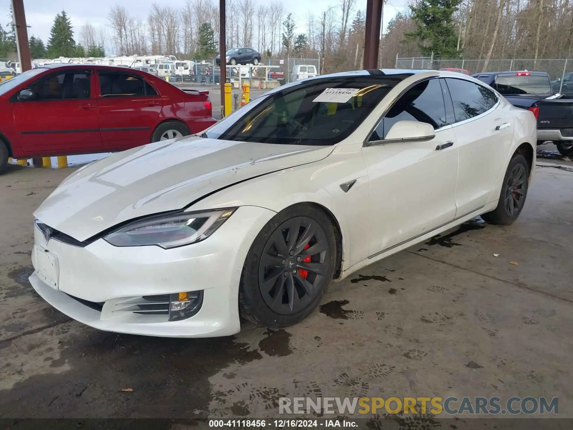 2 fotografías del automóvil dañado 5YJSA1E4XKF348688 TESLA MODEL S 2019