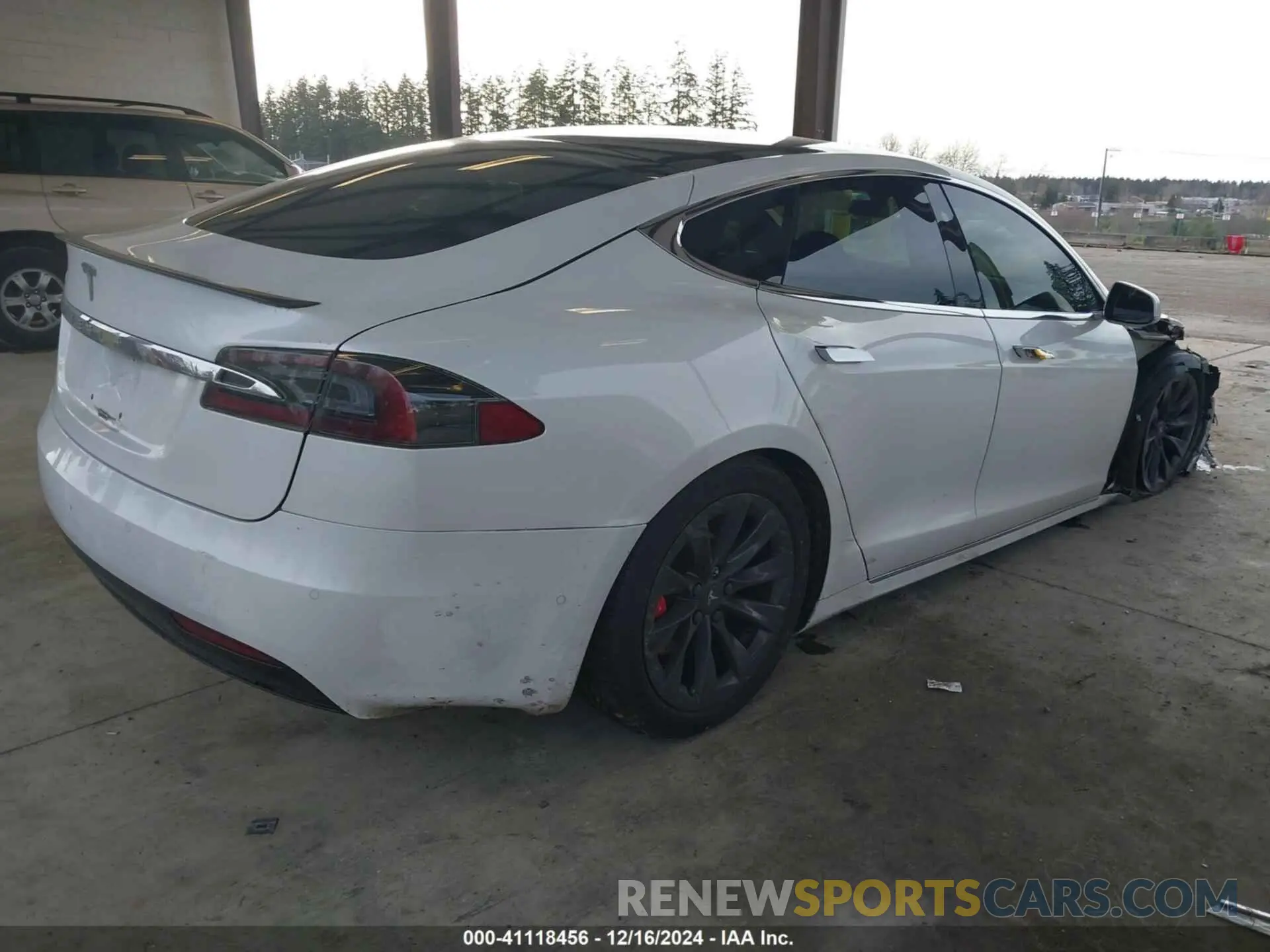 4 fotografías del automóvil dañado 5YJSA1E4XKF348688 TESLA MODEL S 2019