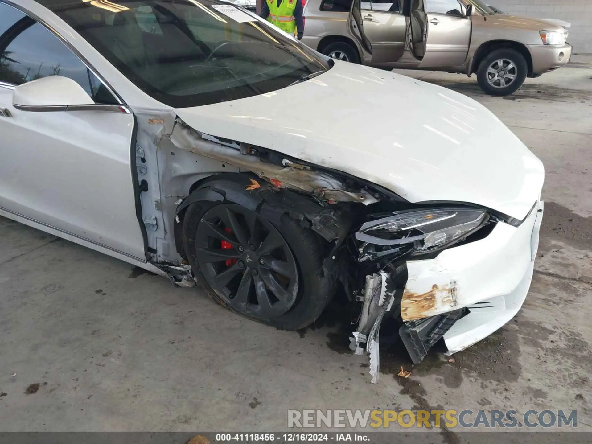 6 fotografías del automóvil dañado 5YJSA1E4XKF348688 TESLA MODEL S 2019