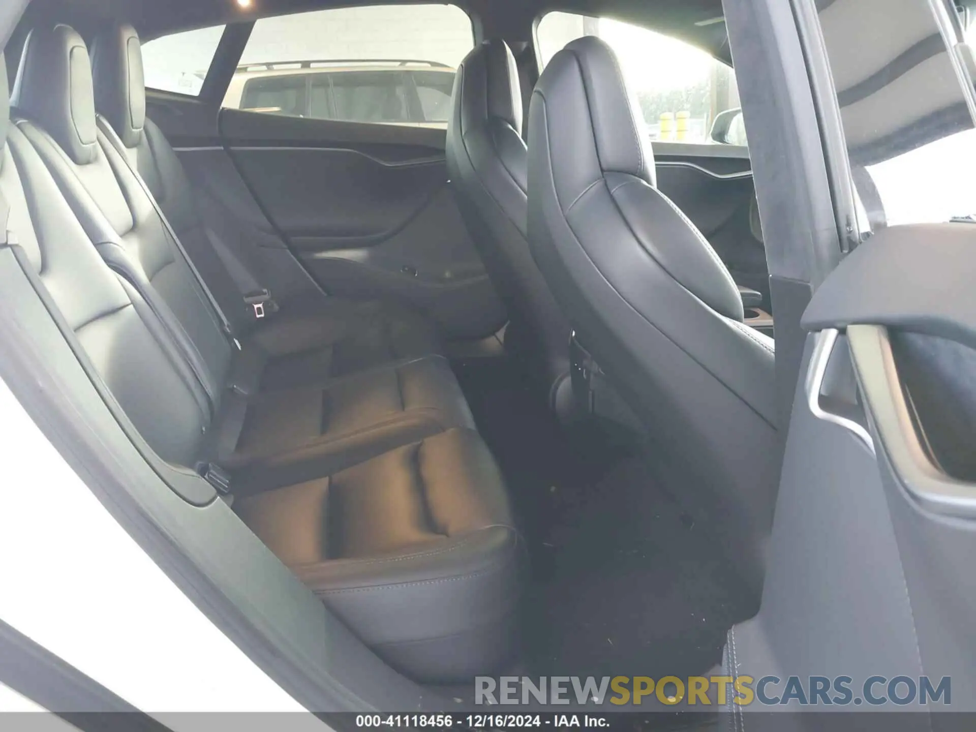 8 fotografías del automóvil dañado 5YJSA1E4XKF348688 TESLA MODEL S 2019