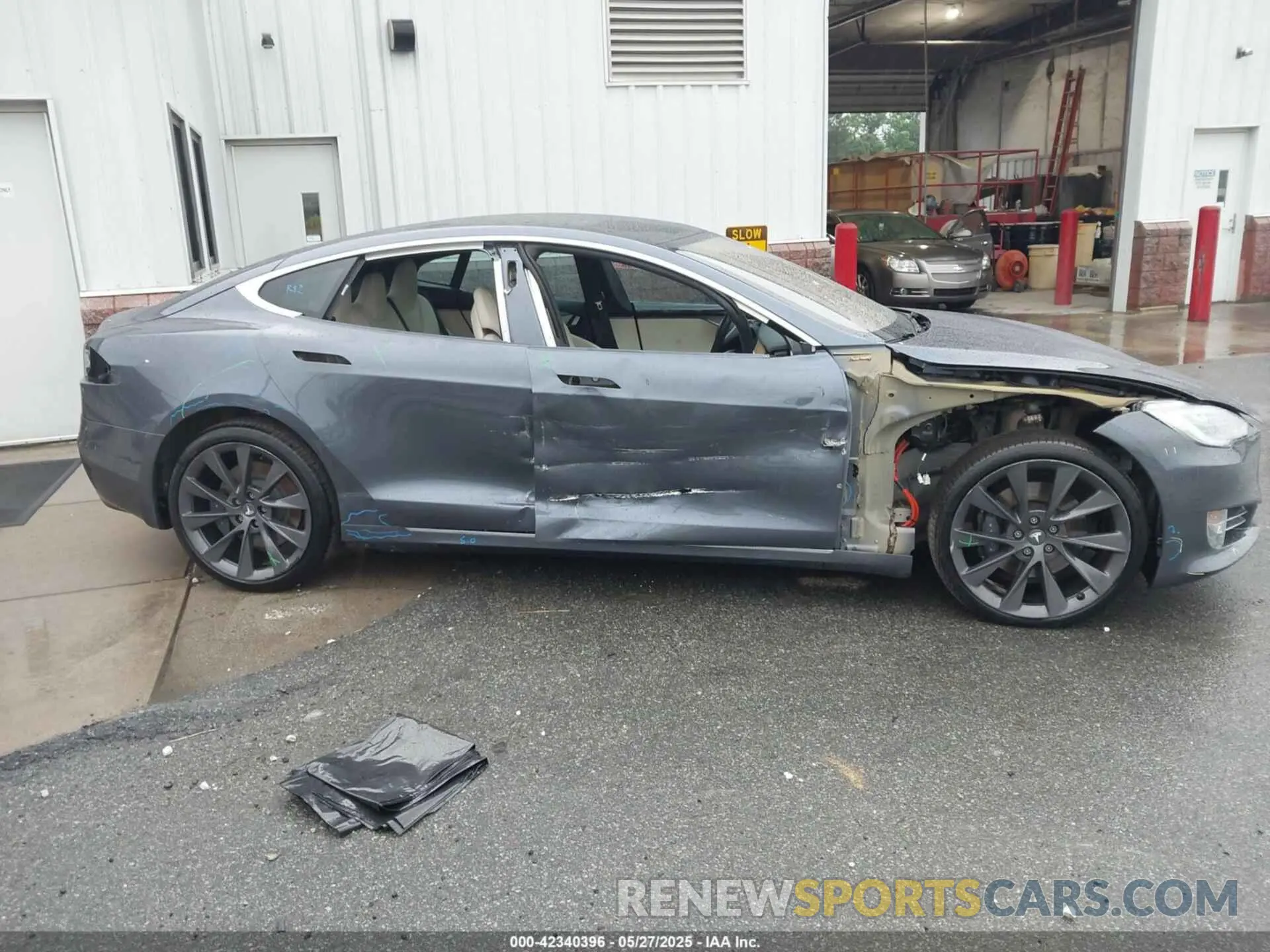 13 fotografías del automóvil dañado 5YJSA1E20LF356055 TESLA MODEL S 2020