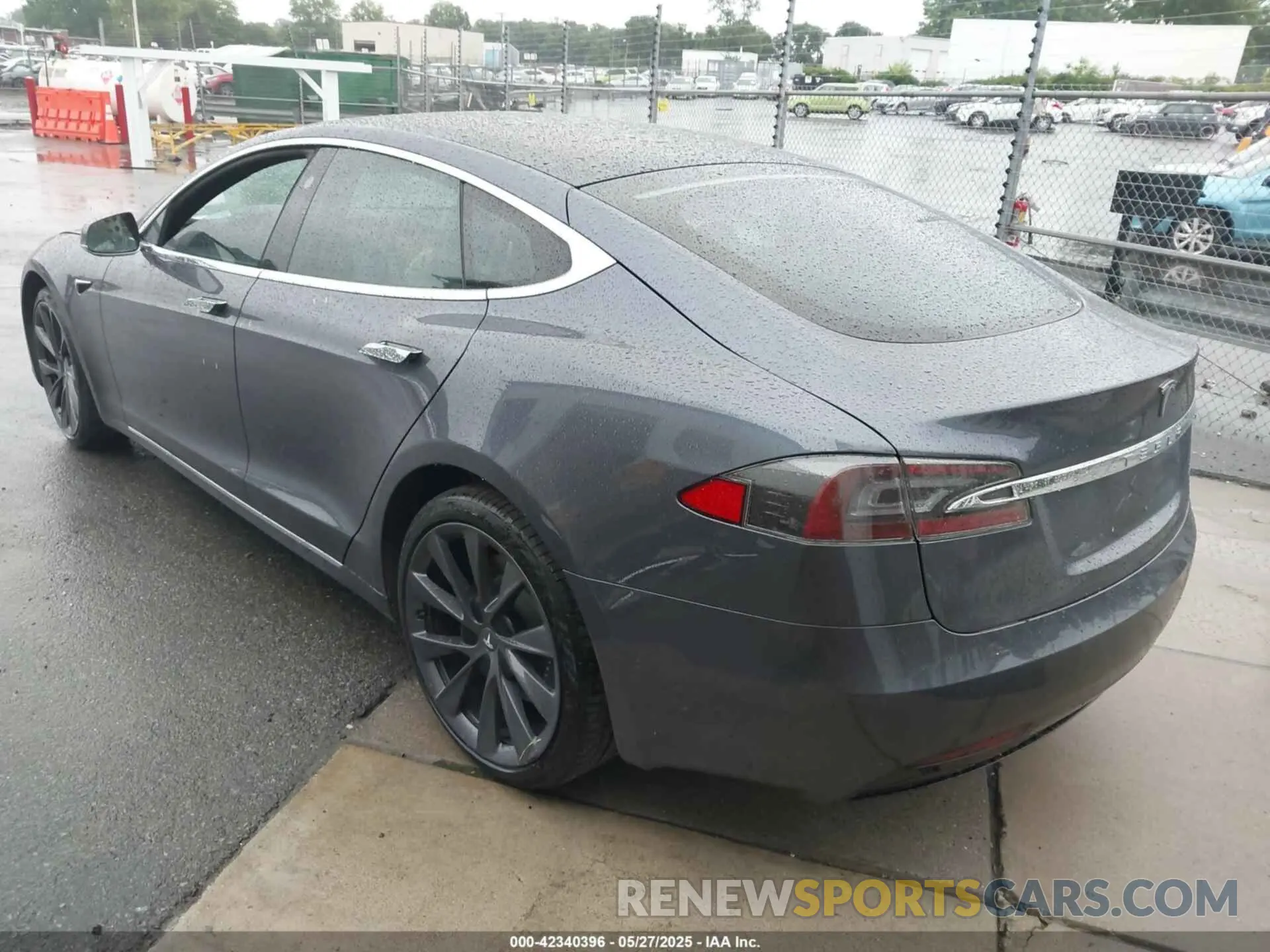 3 fotografías del automóvil dañado 5YJSA1E20LF356055 TESLA MODEL S 2020
