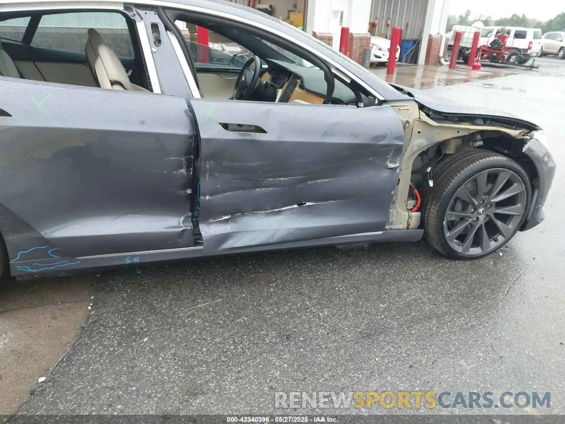6 fotografías del automóvil dañado 5YJSA1E20LF356055 TESLA MODEL S 2020