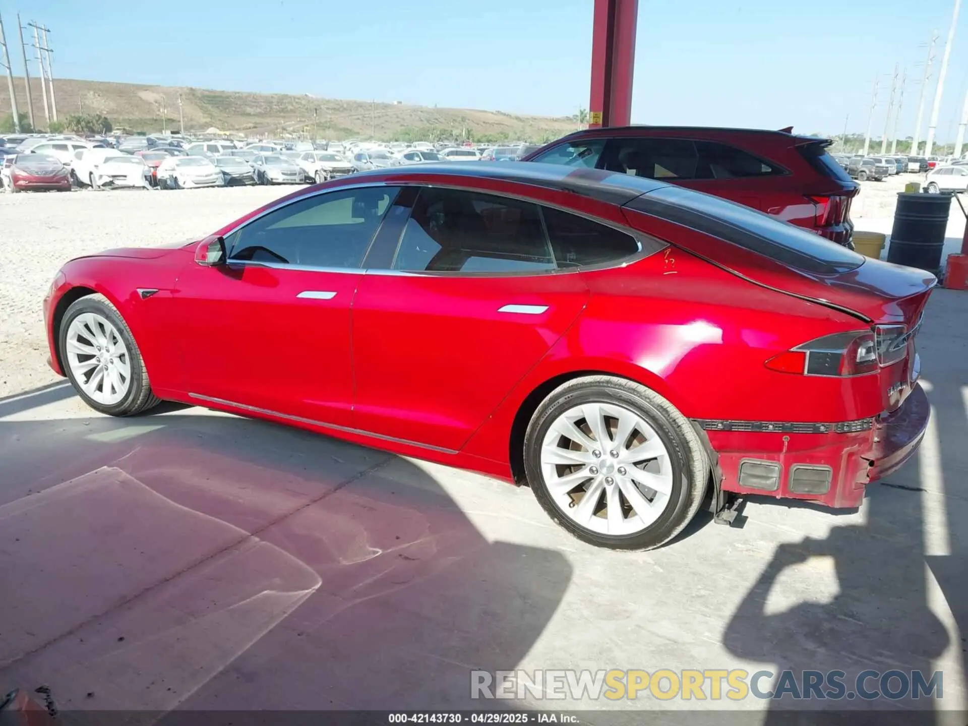 15 fotografías del automóvil dañado 5YJSA1E20LF360347 TESLA MODEL S 2020