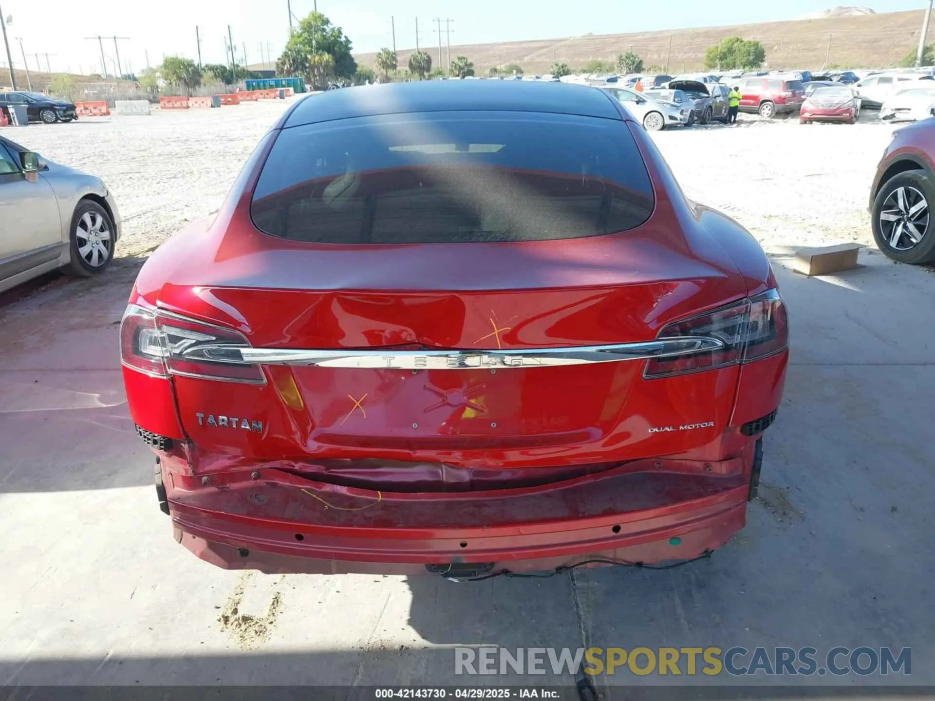 6 fotografías del automóvil dañado 5YJSA1E20LF360347 TESLA MODEL S 2020