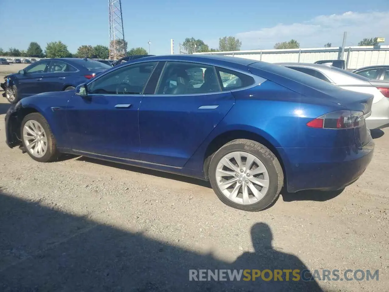 2 fotografías del automóvil dañado 5YJSA1E20LF361496 TESLA MODEL S 2020