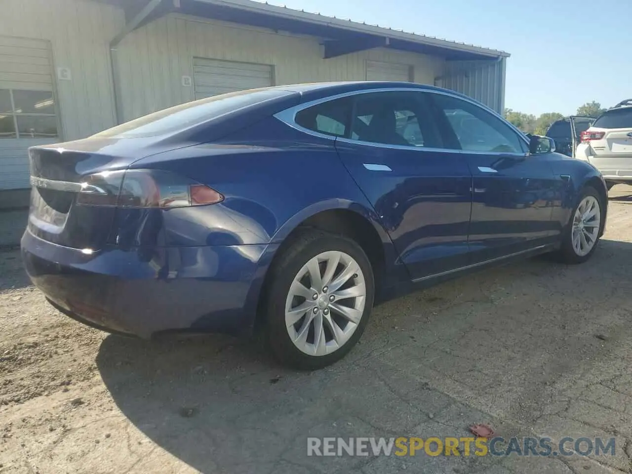 3 fotografías del automóvil dañado 5YJSA1E20LF361496 TESLA MODEL S 2020
