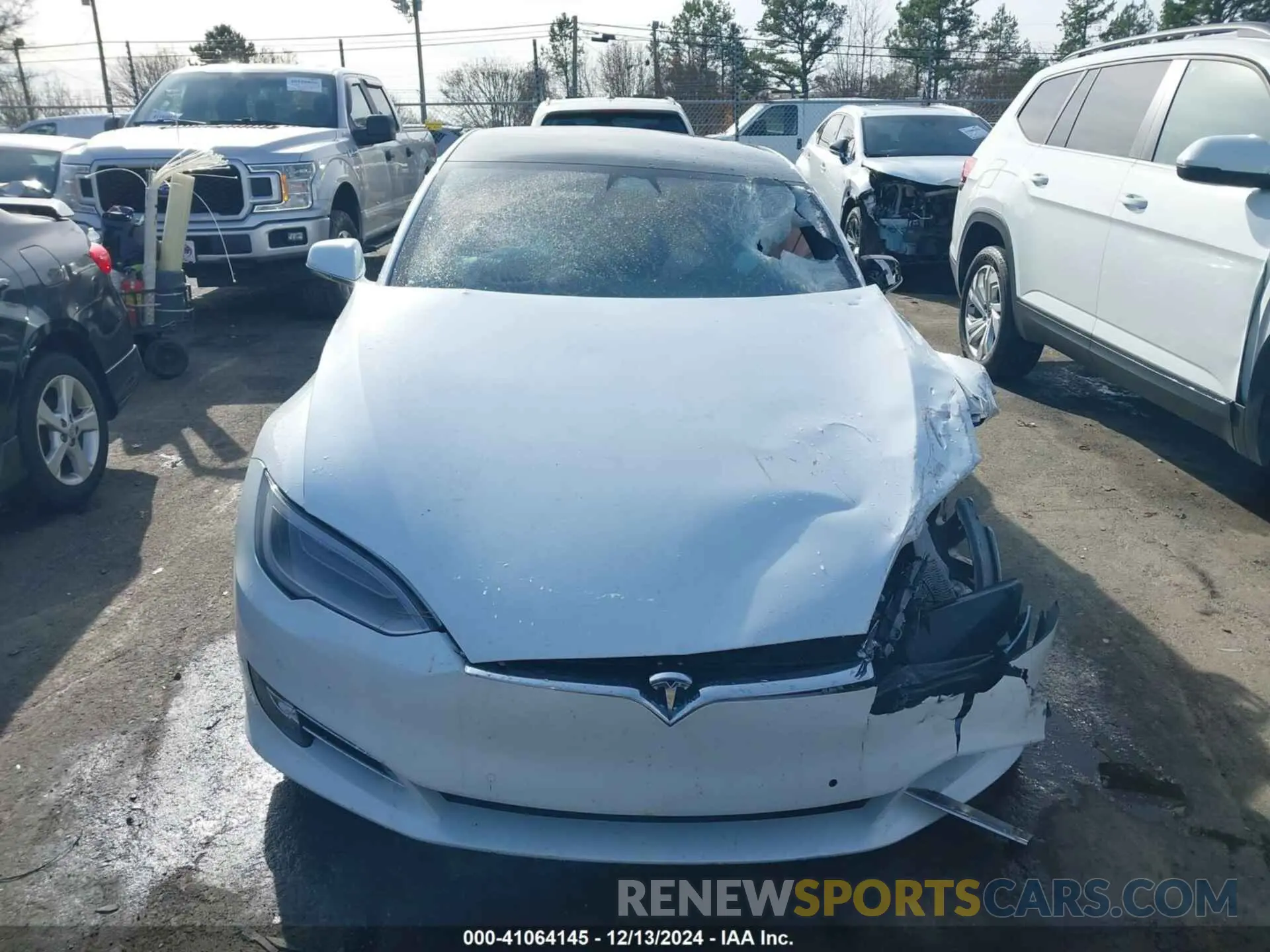 12 fotografías del automóvil dañado 5YJSA1E20LF411815 TESLA MODEL S 2020