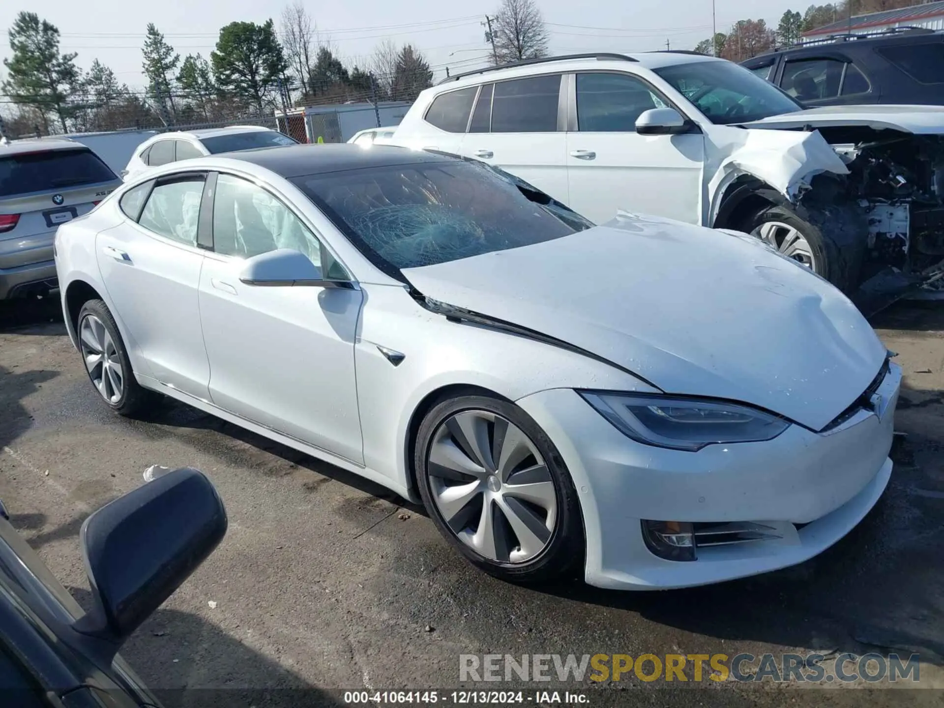 13 fotografías del automóvil dañado 5YJSA1E20LF411815 TESLA MODEL S 2020