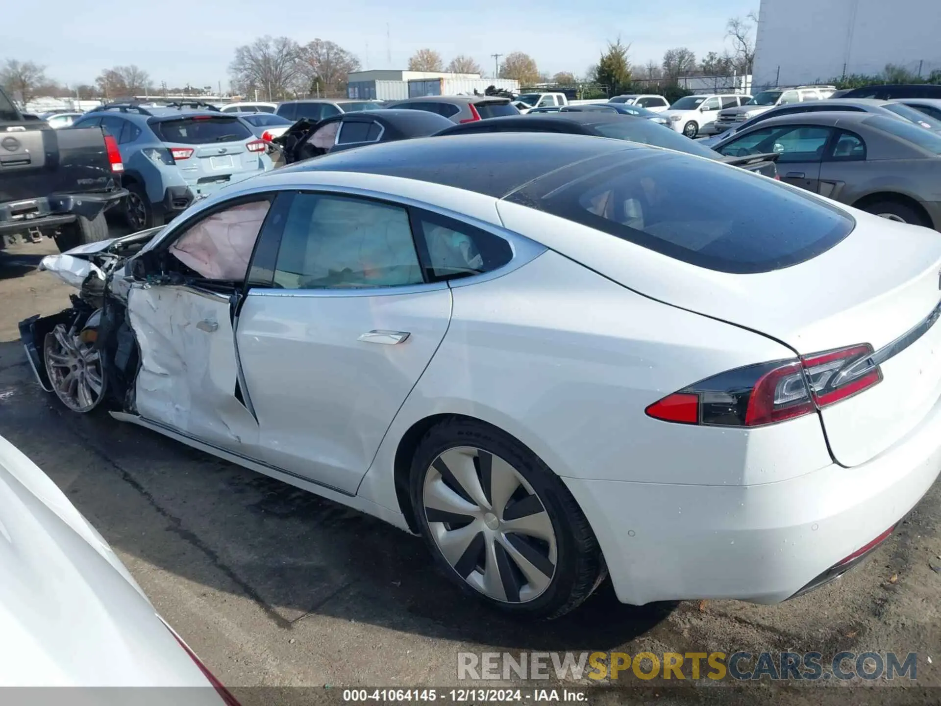 14 fotografías del automóvil dañado 5YJSA1E20LF411815 TESLA MODEL S 2020