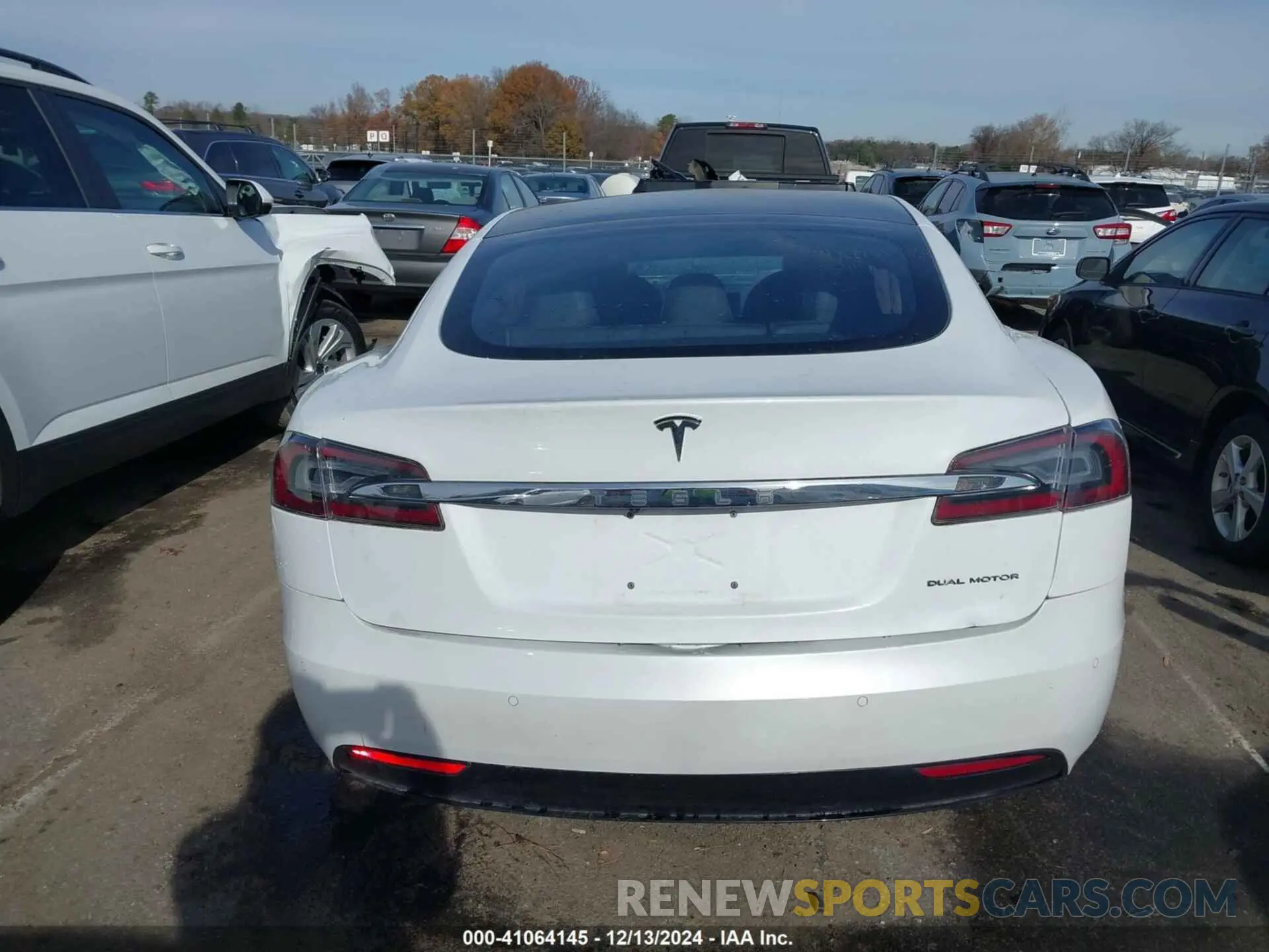 16 fotografías del automóvil dañado 5YJSA1E20LF411815 TESLA MODEL S 2020