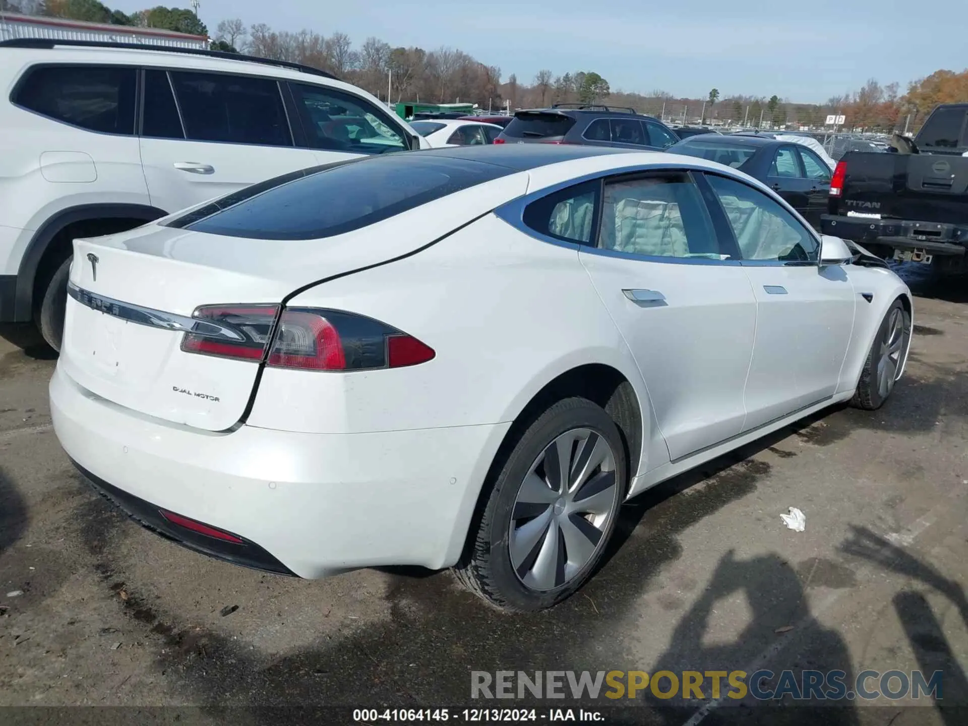 4 fotografías del automóvil dañado 5YJSA1E20LF411815 TESLA MODEL S 2020