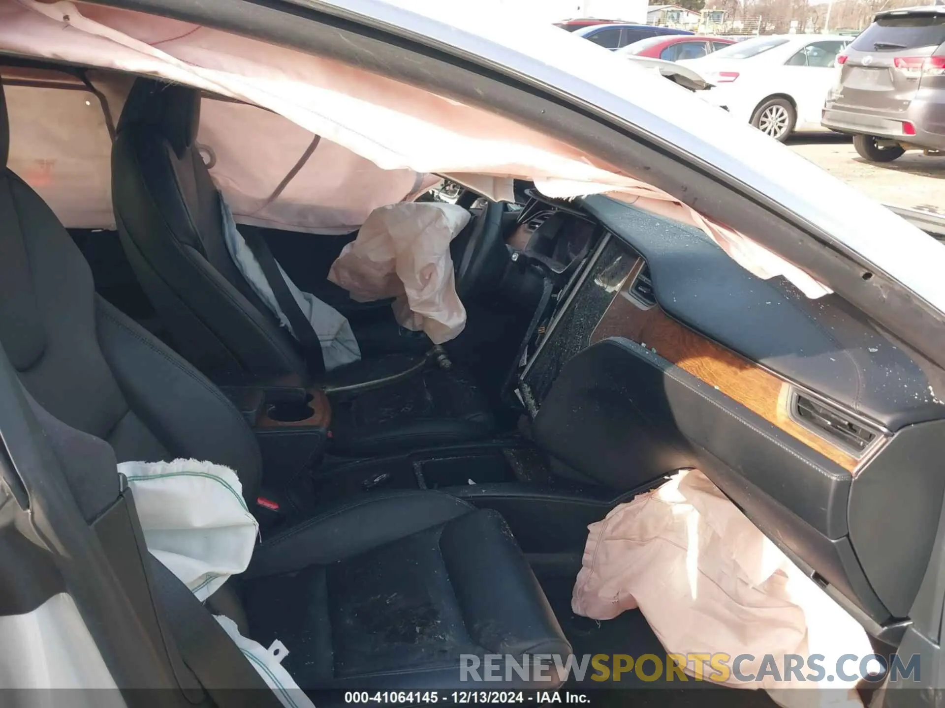 5 fotografías del automóvil dañado 5YJSA1E20LF411815 TESLA MODEL S 2020