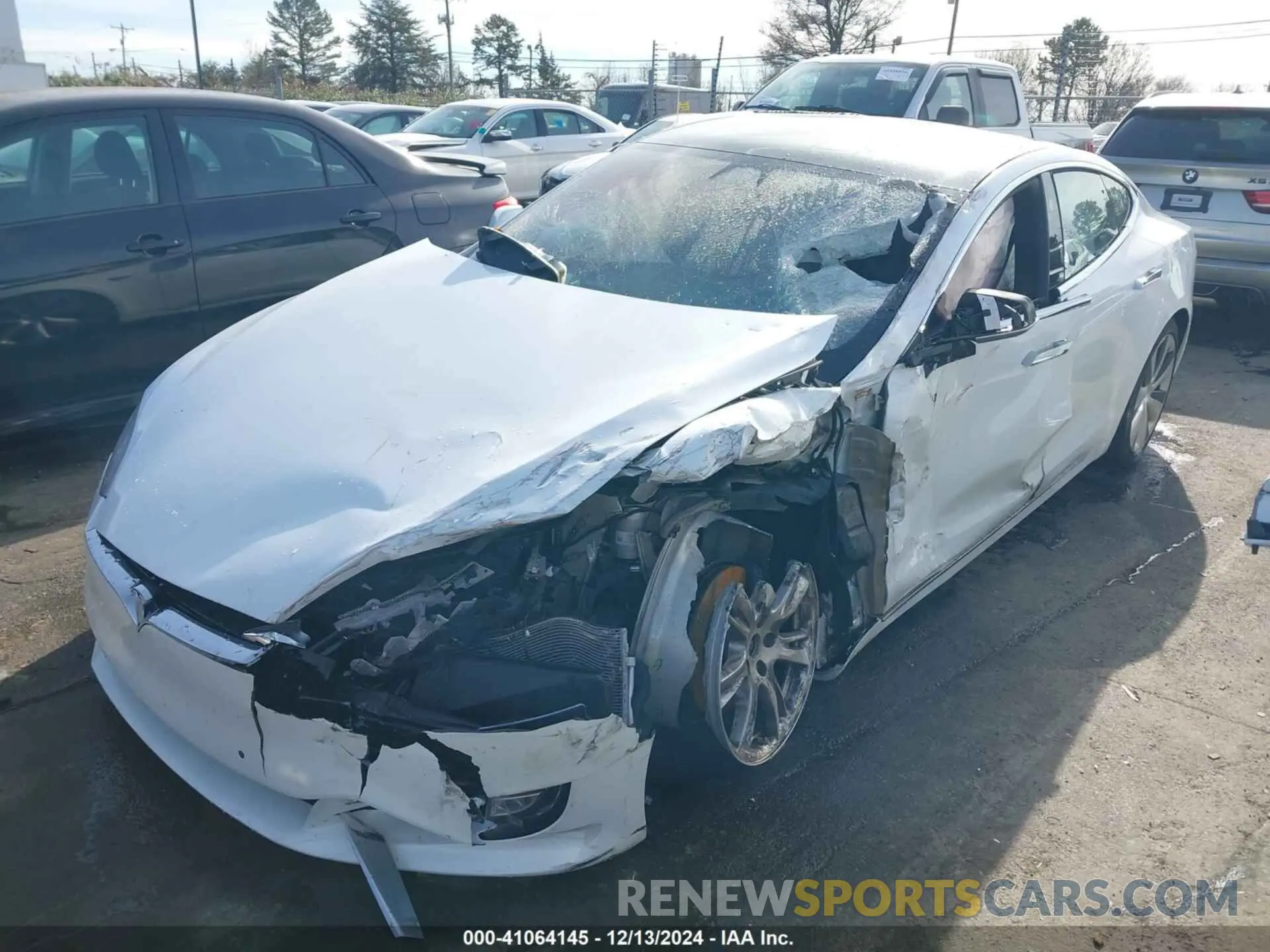 6 fotografías del automóvil dañado 5YJSA1E20LF411815 TESLA MODEL S 2020