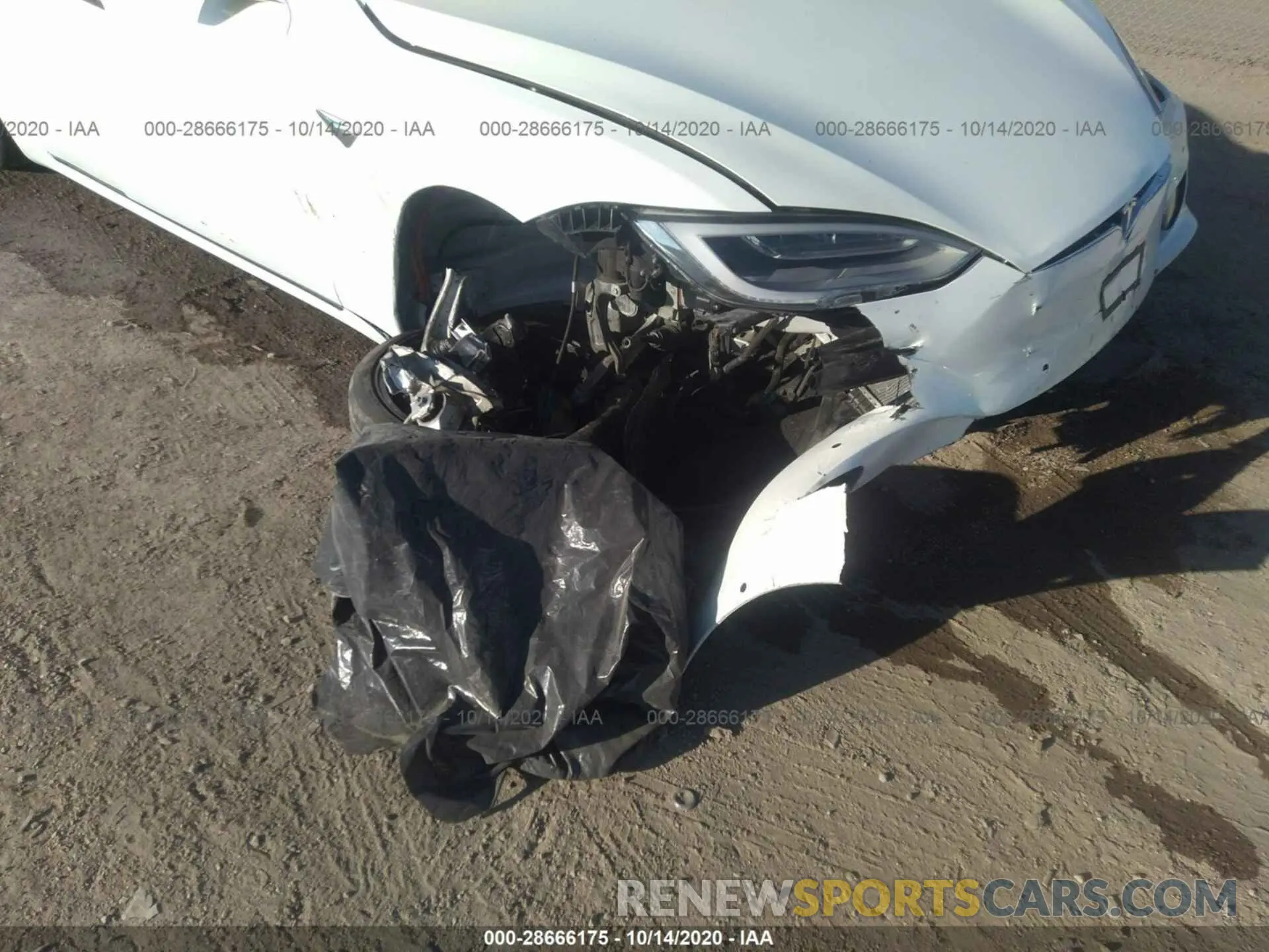6 fotografías del automóvil dañado 5YJSA1E21LF365315 TESLA MODEL S 2020
