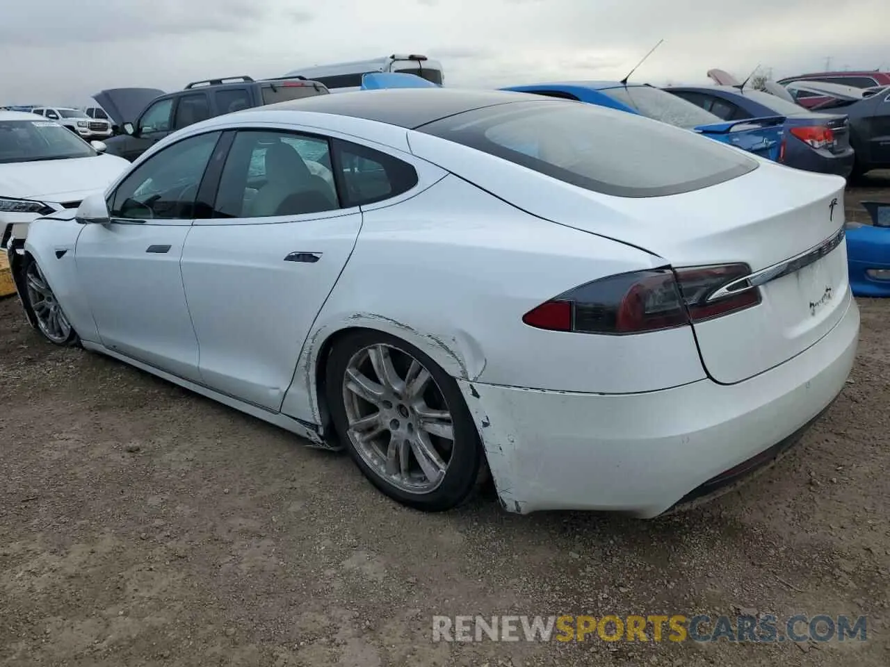 2 fotografías del automóvil dañado 5YJSA1E22LF403053 TESLA MODEL S 2020