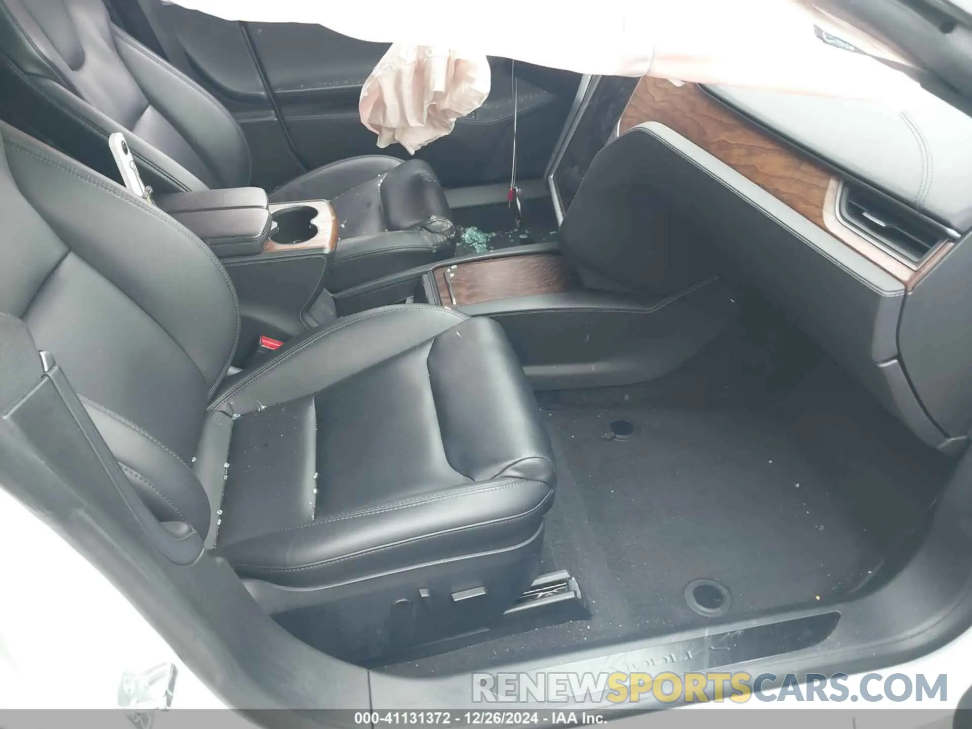 5 fotografías del automóvil dañado 5YJSA1E23LF389065 TESLA MODEL S 2020