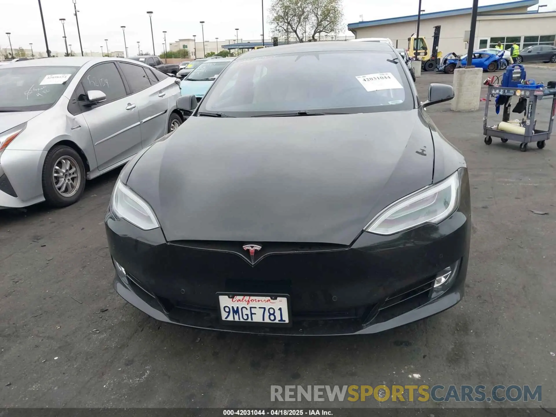 10 fotografías del automóvil dañado 5YJSA1E23LF390913 TESLA MODEL S 2020