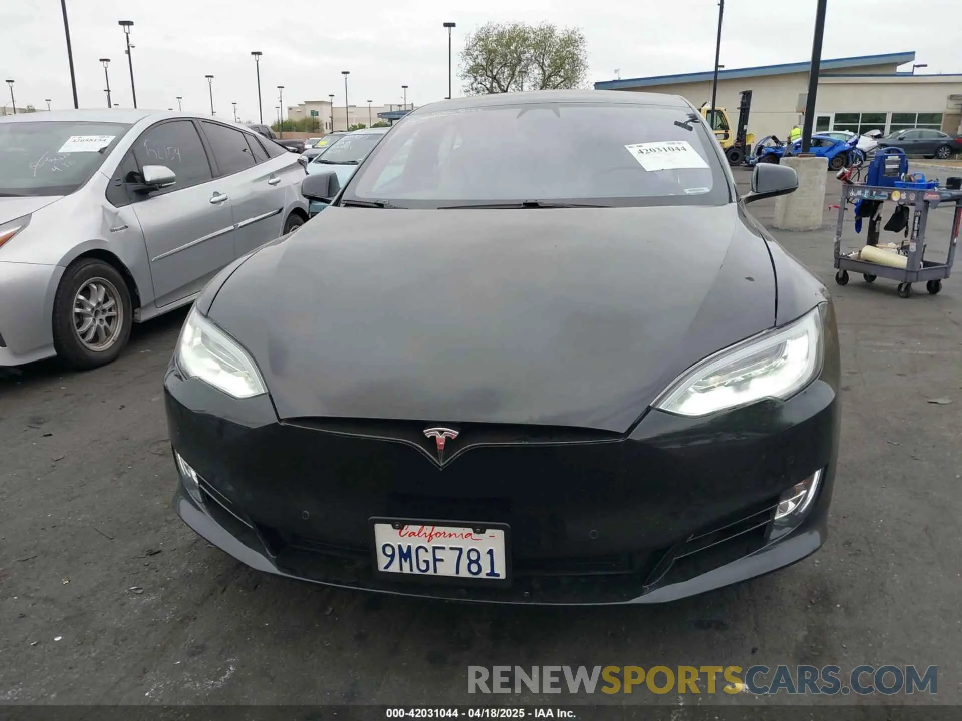 13 fotografías del automóvil dañado 5YJSA1E23LF390913 TESLA MODEL S 2020
