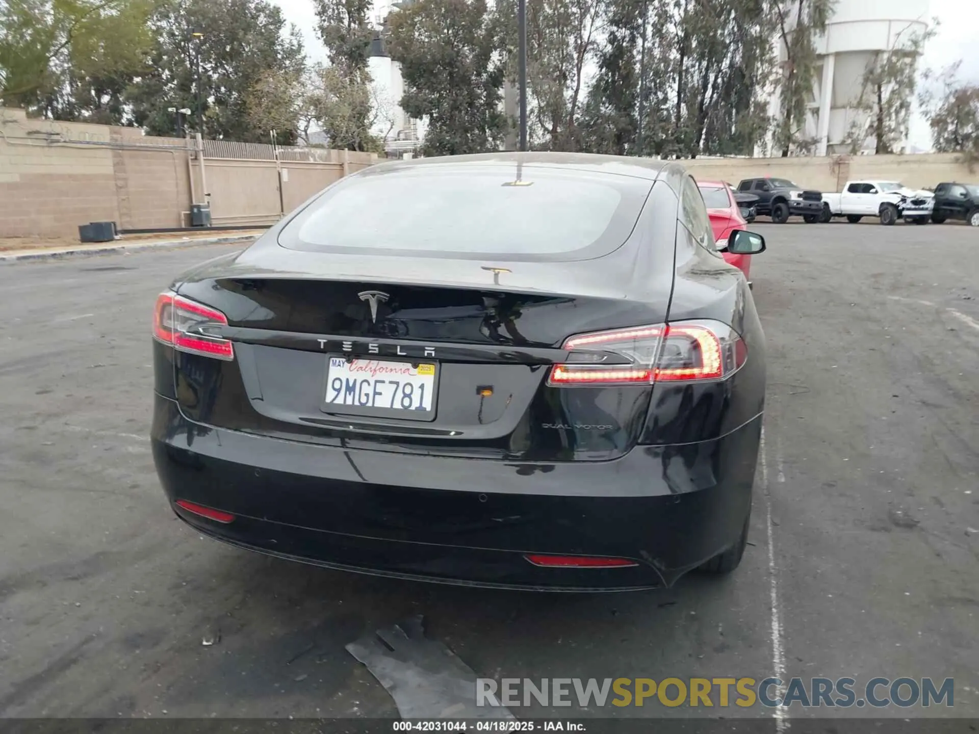 17 fotografías del automóvil dañado 5YJSA1E23LF390913 TESLA MODEL S 2020